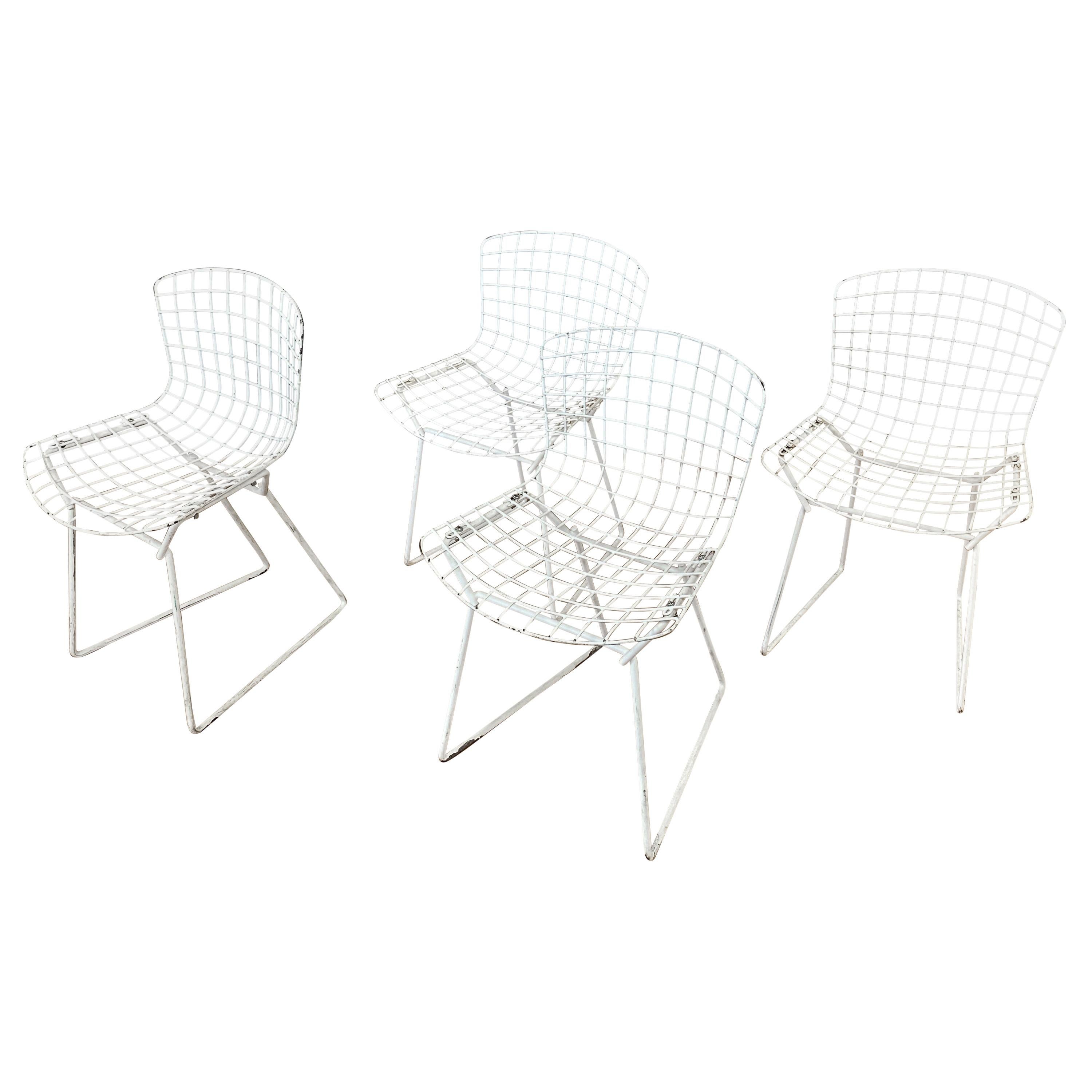 Ensemble de quatre chaises d'enfant conçues par Harry Bertoia pour Knoll