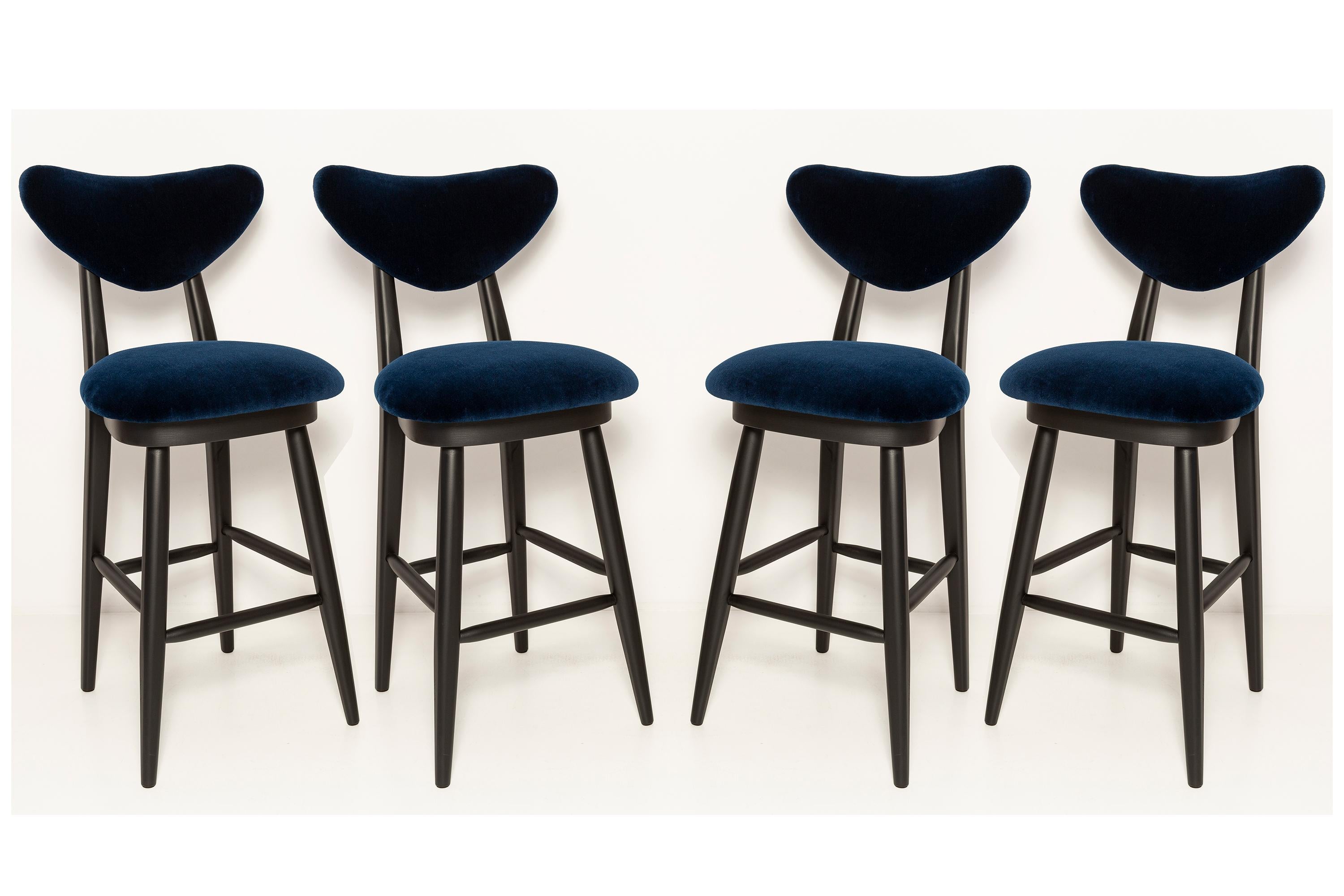 Introducing the latest creation from Vintola Studio, the stunning chair designed by Ola Szewczul in 2024. This chair is a masterpiece of modern design, combining elegance with exceptional comfort. The rich, alpaca finish of the seat and backrest