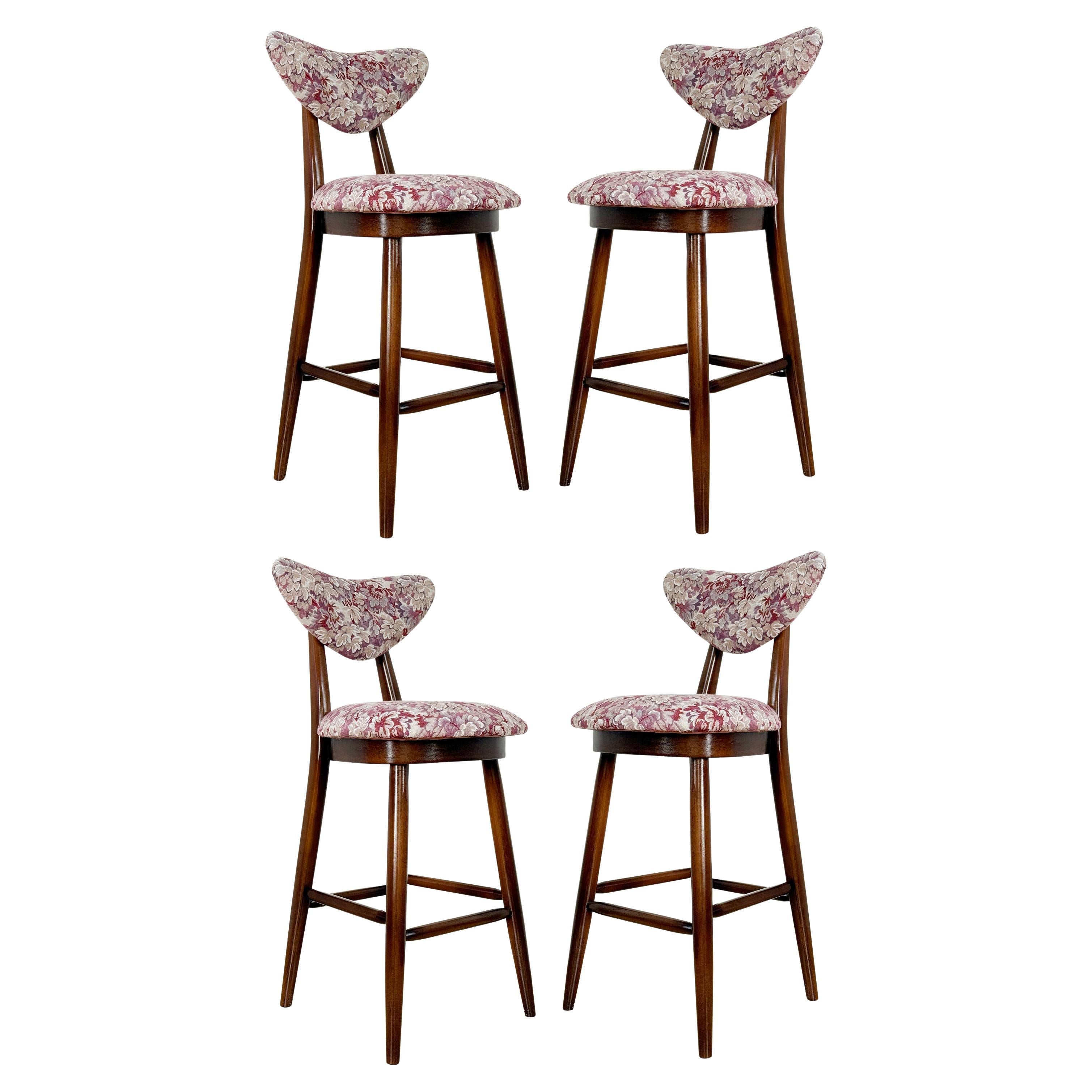 Ensemble de quatre tabourets de bar en forme de cœur - Chaises, Jacquard de fleurs roses, par Vintola Studio en vente