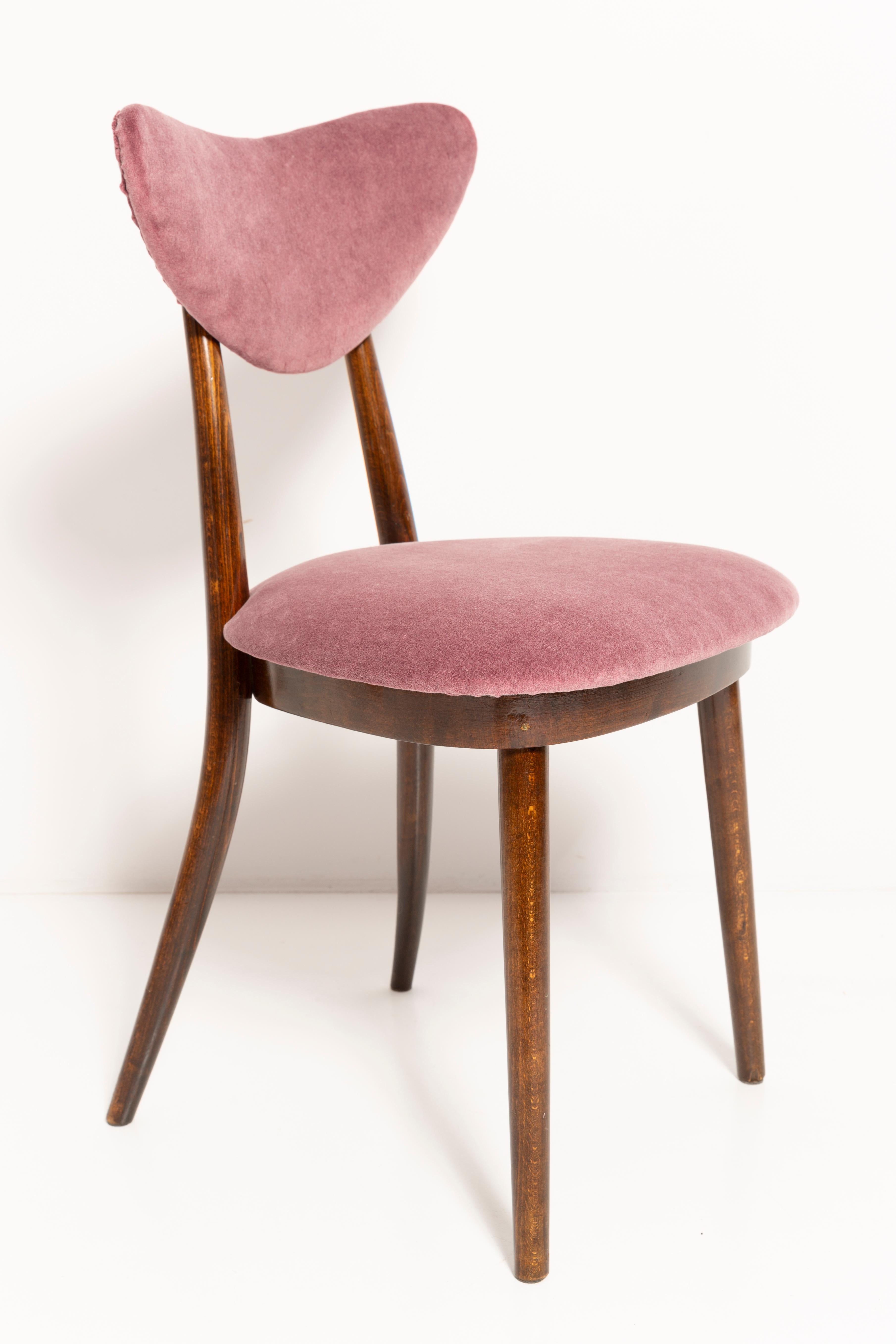 Polonais Ensemble de quatre chaises en forme de cœur, rose, orange, bourgogne et velours violet, Europe, années 1960 en vente