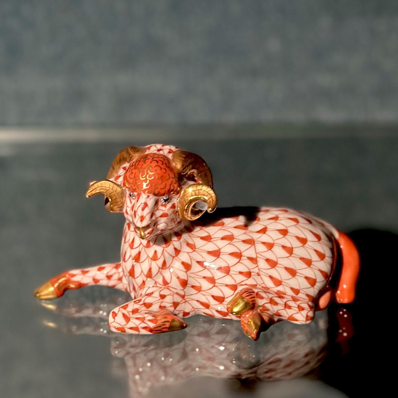 Set di quattro statuette di animali in porcellana di Herend Ungheria In condizioni buone in vendita a Los Angeles, CA