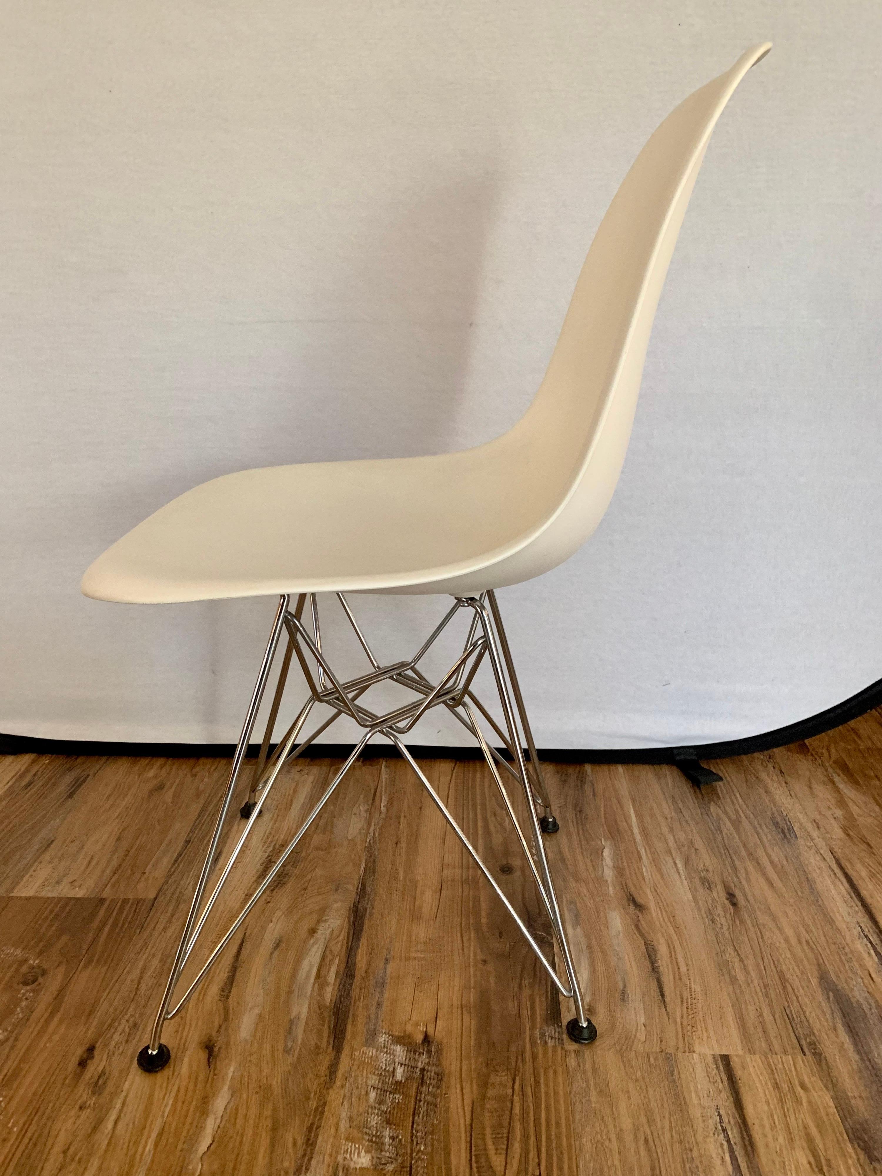 Set of Four Herman Miller Designed Eames Plastic Office Dining Chairs In Good Condition In West Hartford, CT
