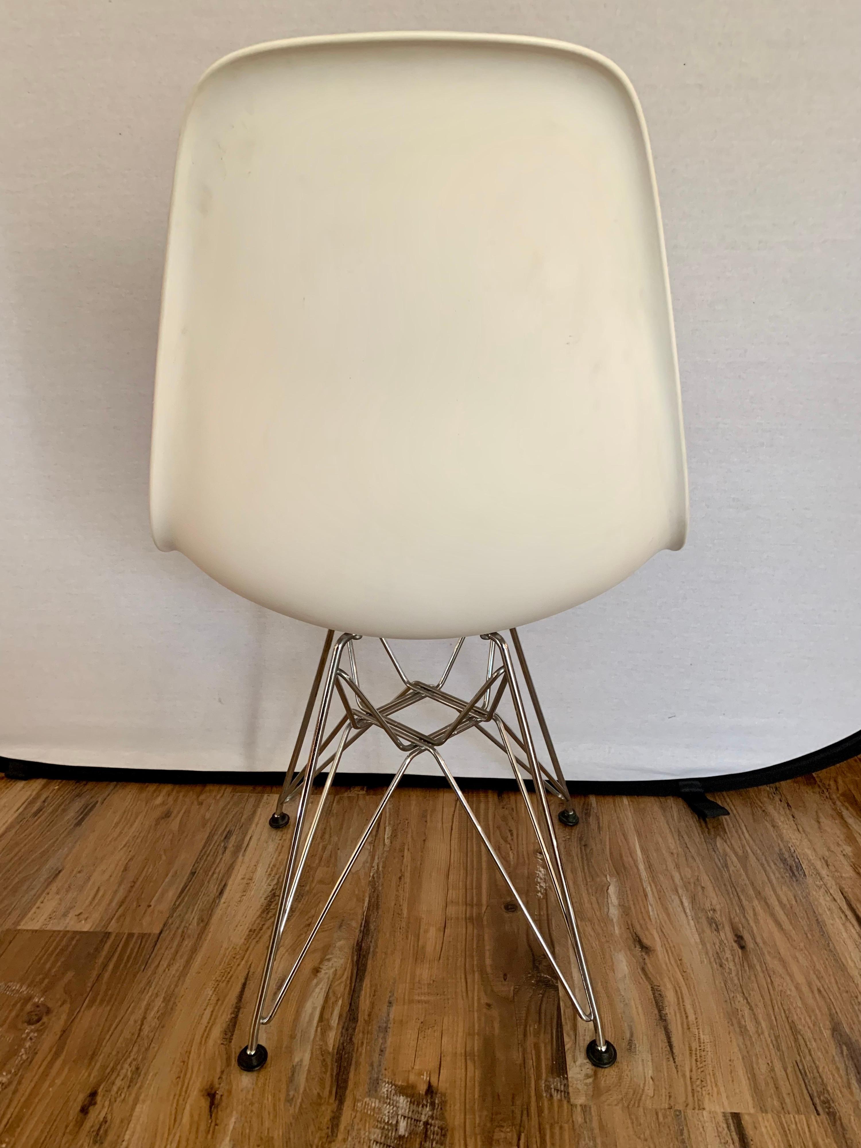 Contemporary Set of Four Herman Miller Designed Eames Plastic Office Dining Chairs