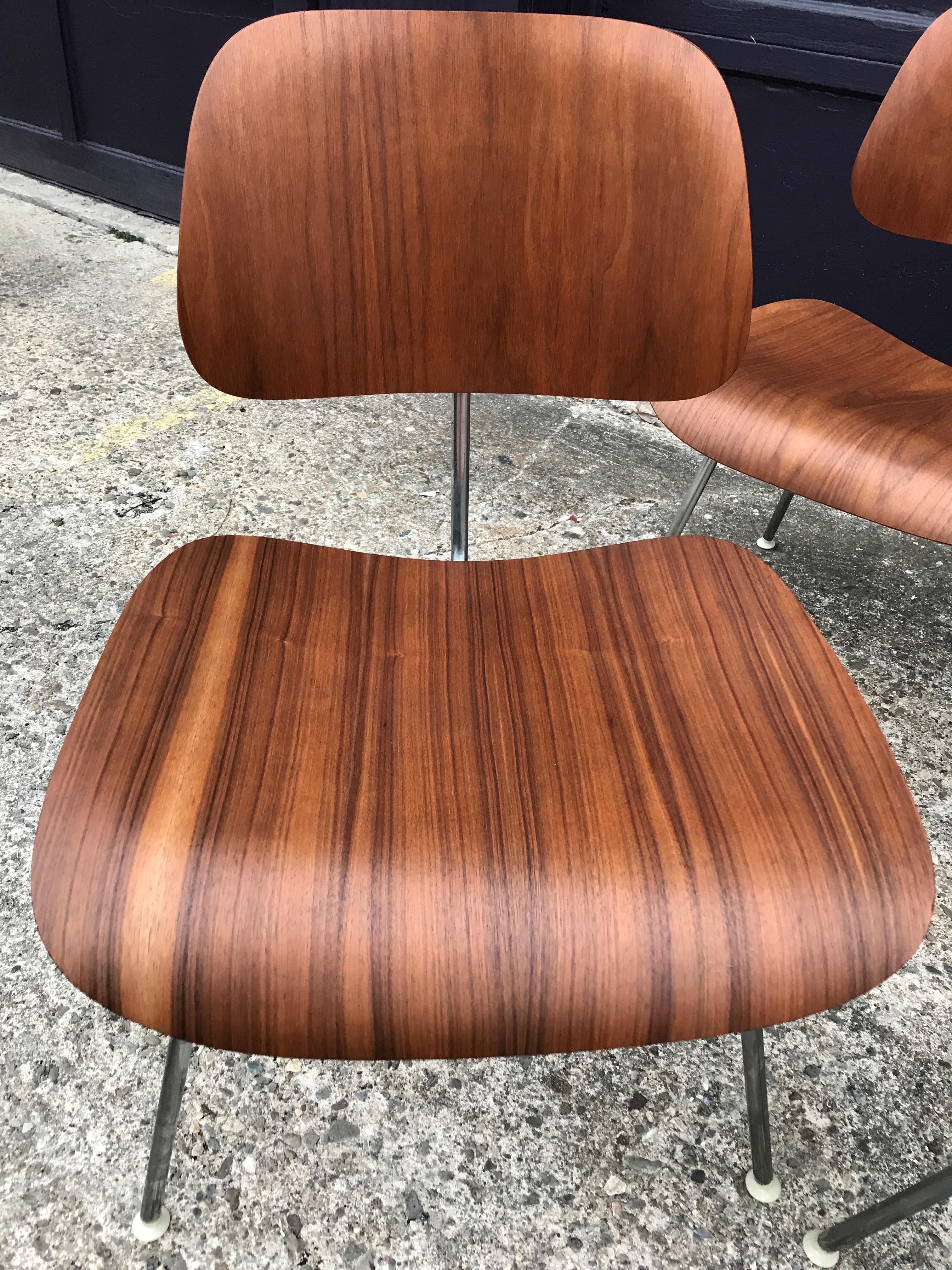 Mid-Century Modern Set of Four Herman Miller Eames DCM Chairs in Walnut