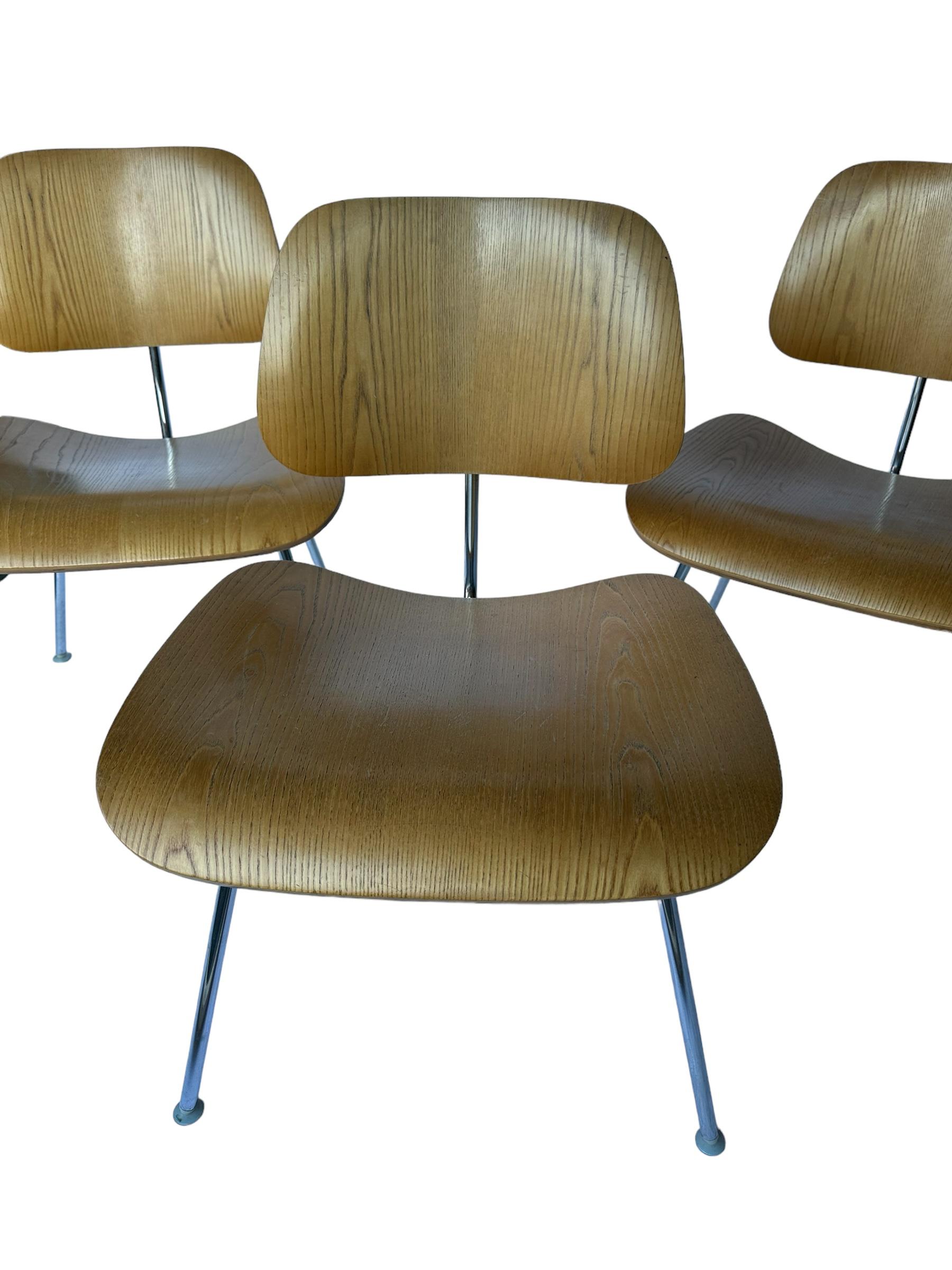 Set of Four Herman Miller Eames DCM Dining Chairs For Sale 4