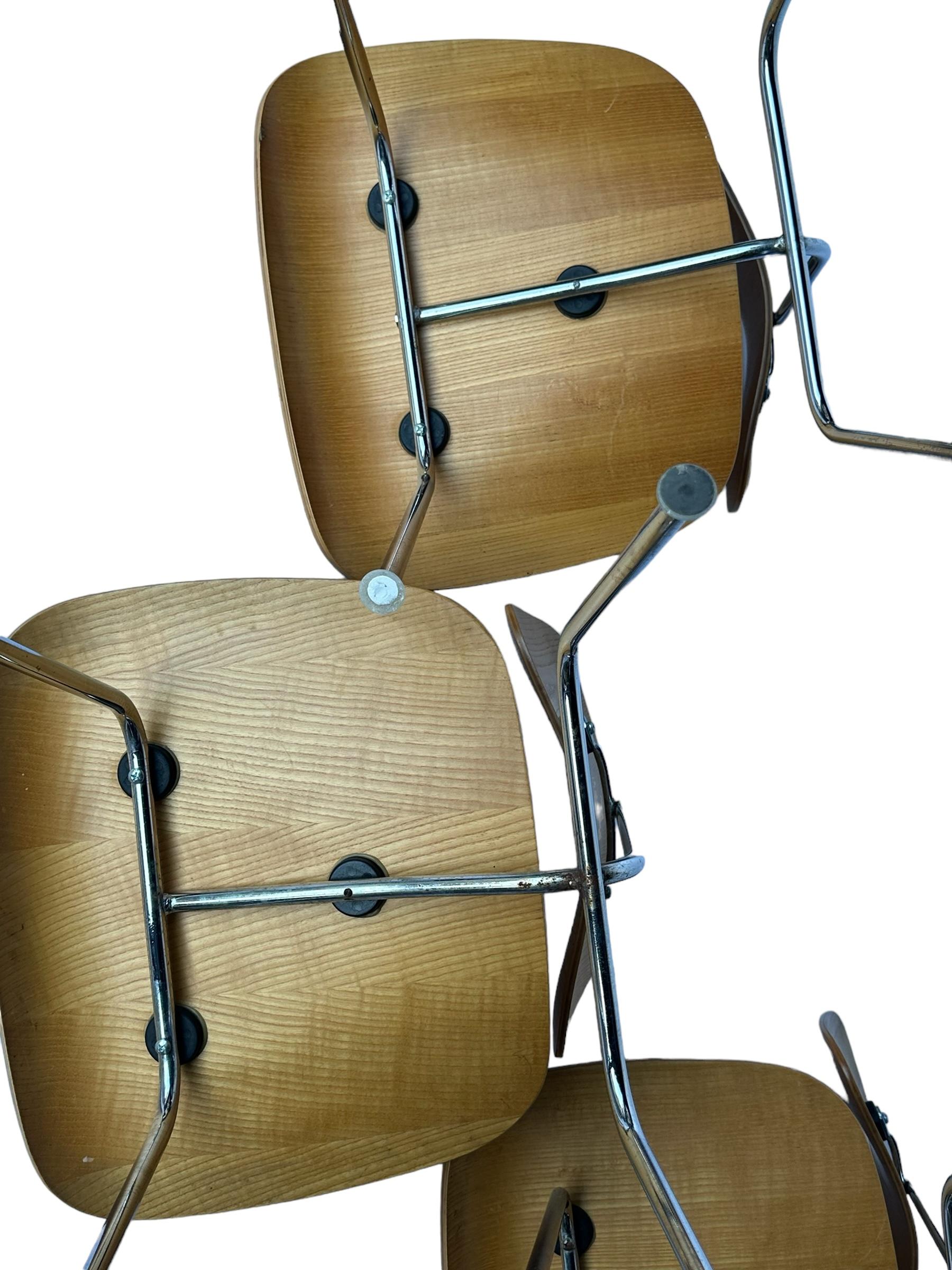 Ensemble de quatre chaises à manger Eames DCM d'Herman Miller en vente 11