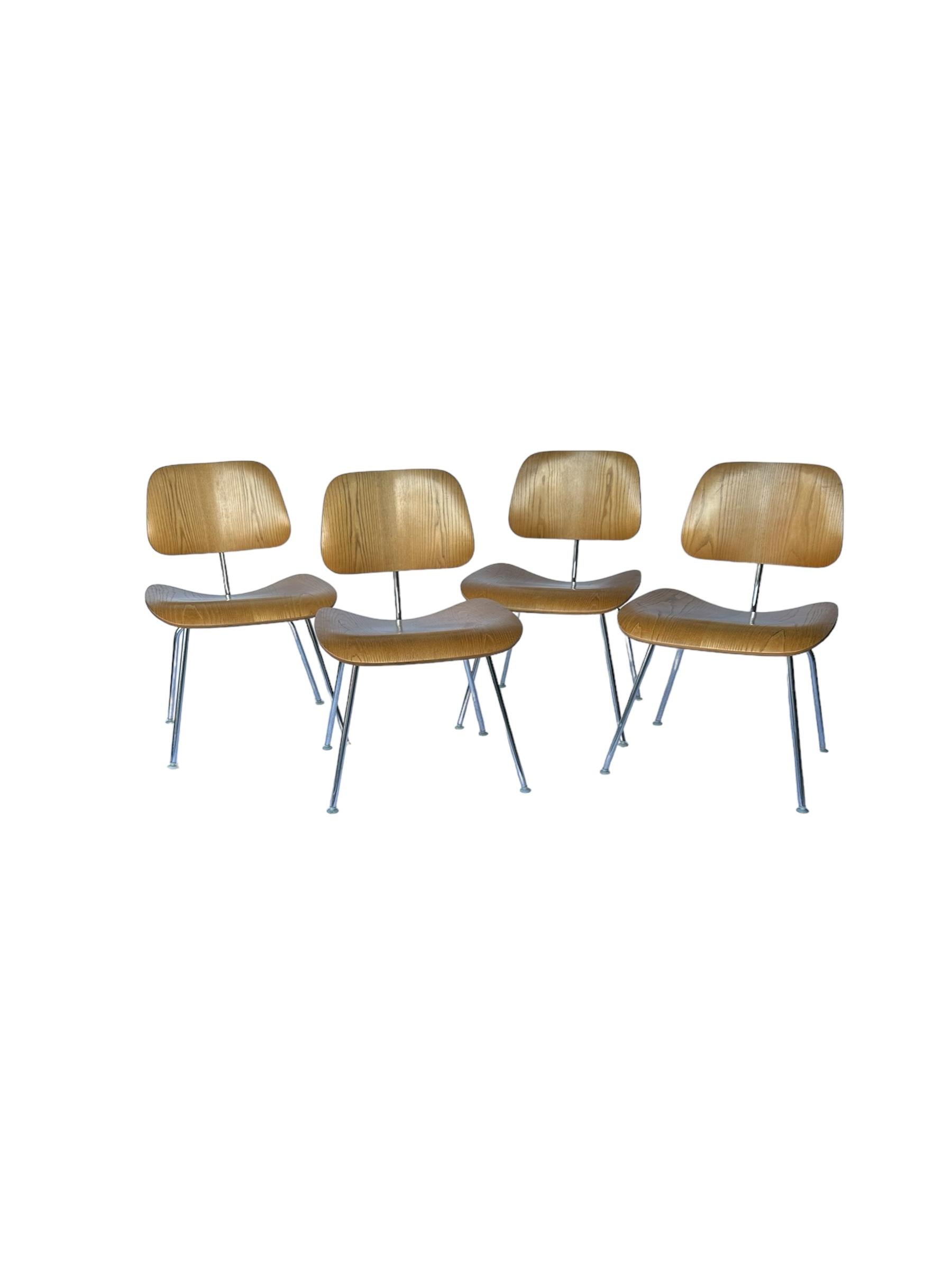 Set of Four Herman Miller Eames DCM Dining Chairs In Fair Condition For Sale In Brooklyn, NY