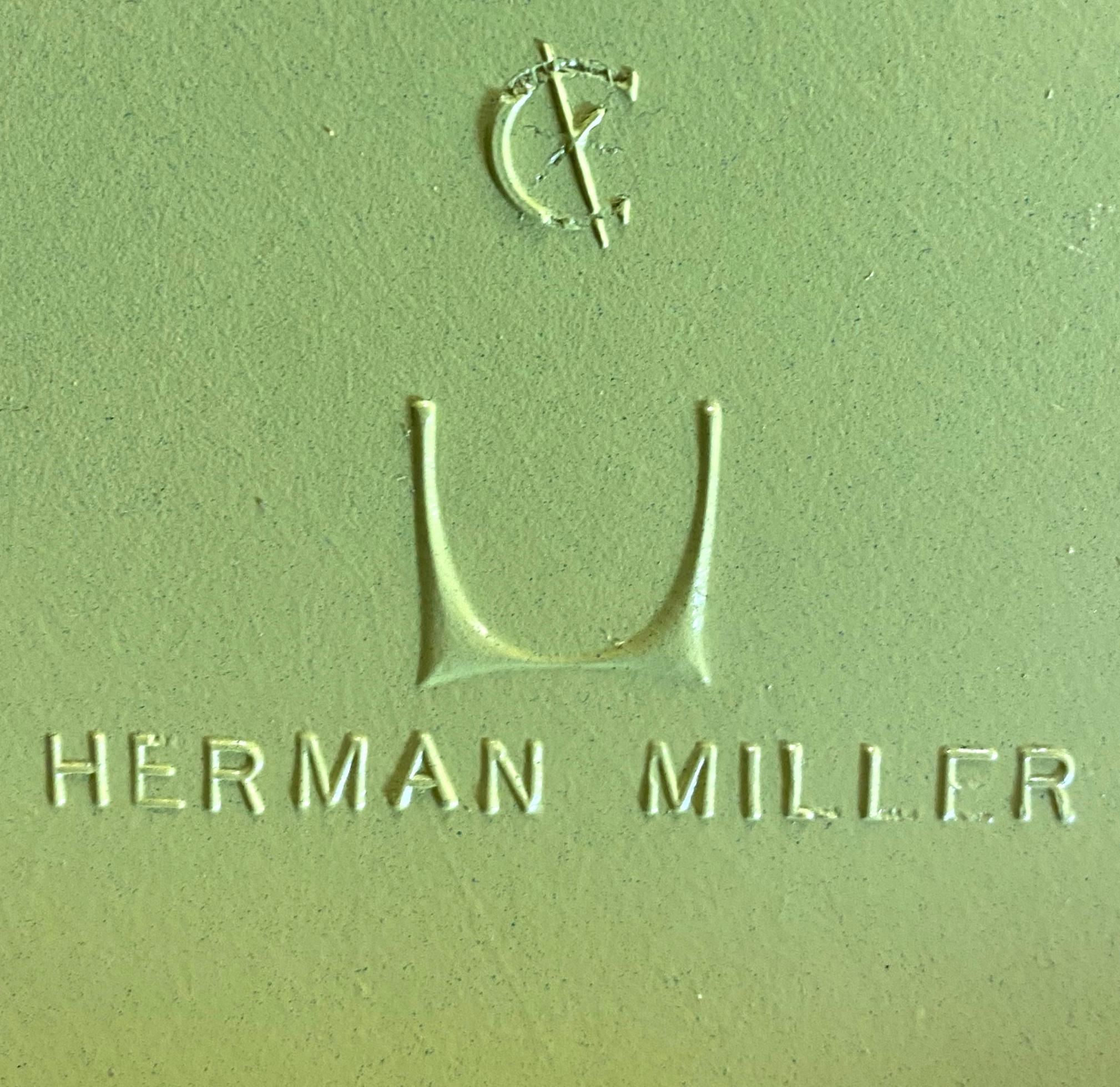 Satz von vier Herman Miller Eames-Esszimmerstühlen im Angebot 3