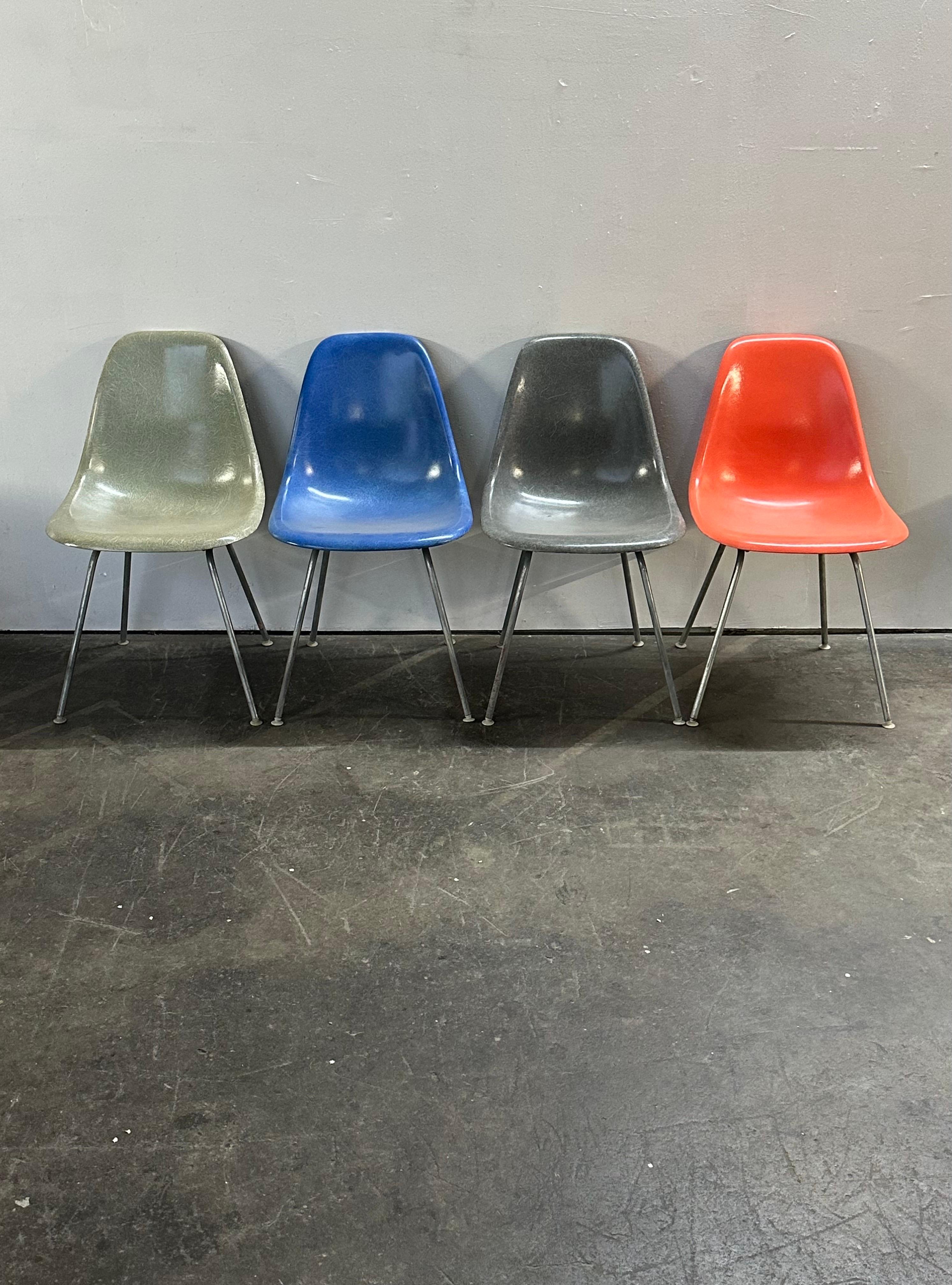 Set of Four Herman Miller Eames Fiberglass Dining Chairs 3