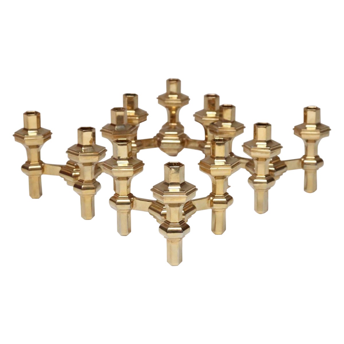 Juego de cuatro portavelas apilables de latón con forma hexagonal de Nagel Geschenke en venta