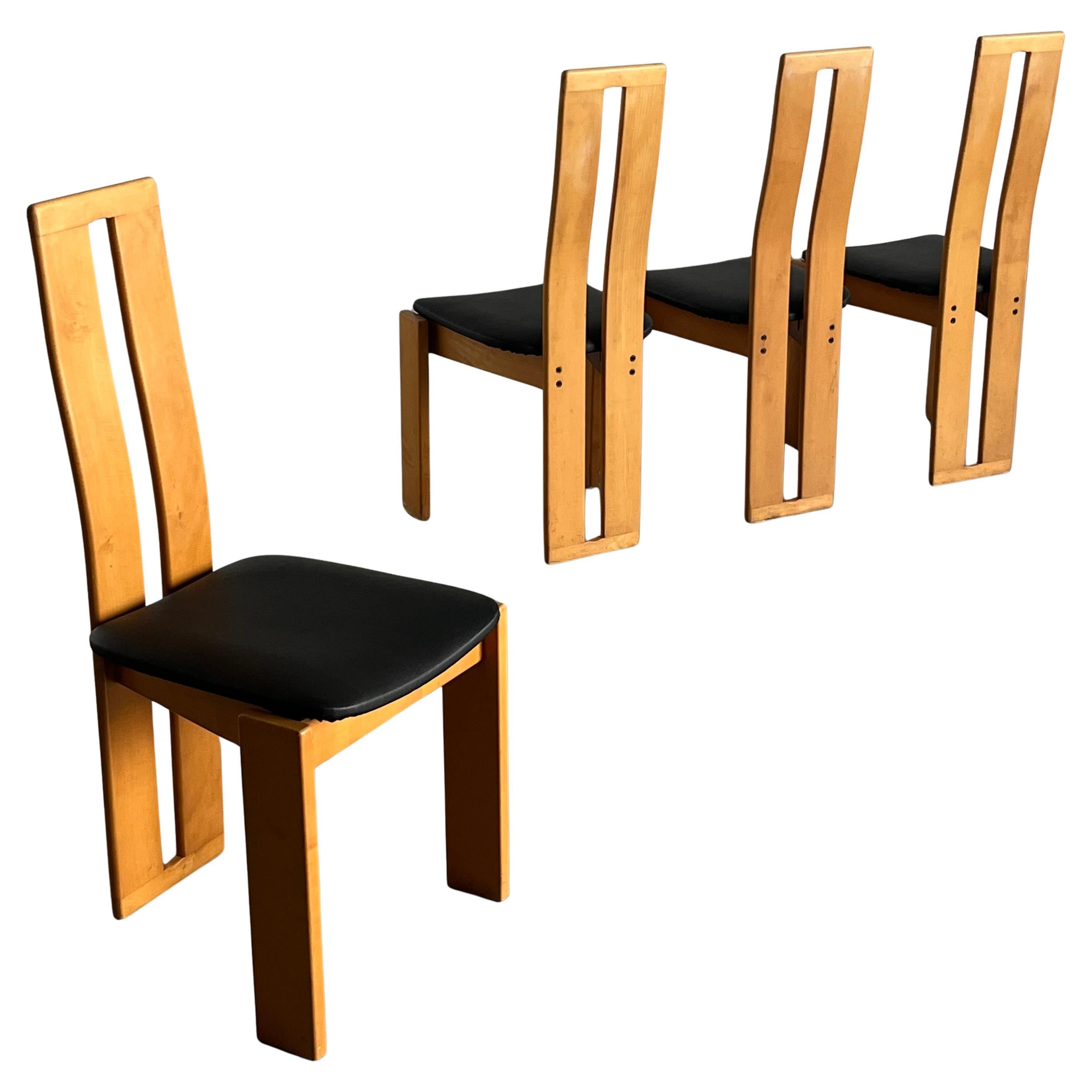 Set of Four High-Back Dining Chairs in Beechwood and Black Faux Leather, 1970s en venta