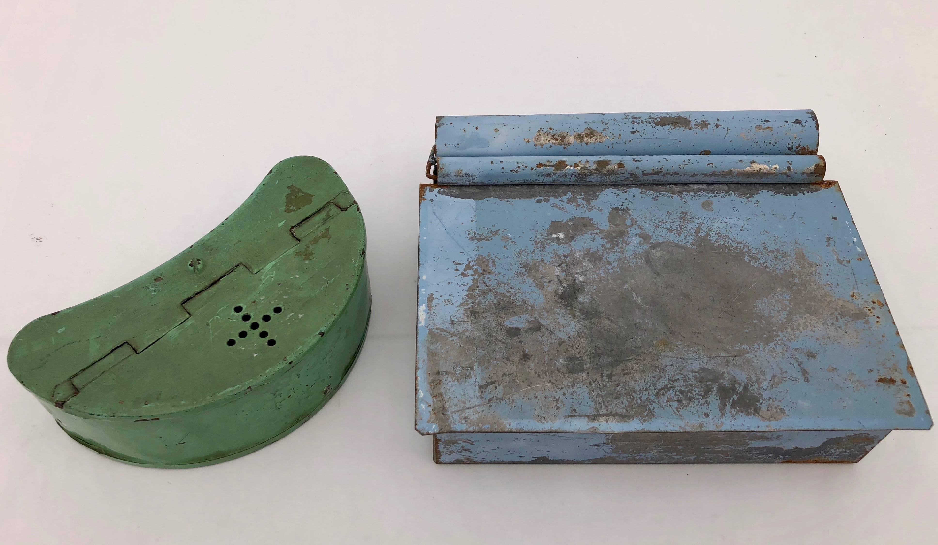 This is a set of tin boxes with their aged patina. Two have hand-painted flowers on them. The set of four hinged boxes include one that is blue, green, yellow and brown

Sizes:
Largest: 6.5 x 7.5 x 2.5
Smallest: 3 x 6 x 2.