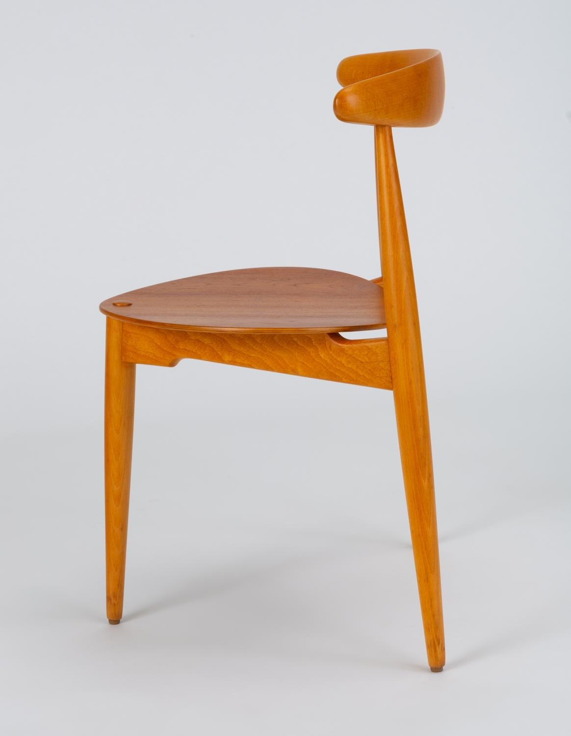 Oak Set of Four “Hjertstolen” Dining Chairs by Hans Wegner for Fritz Hansen