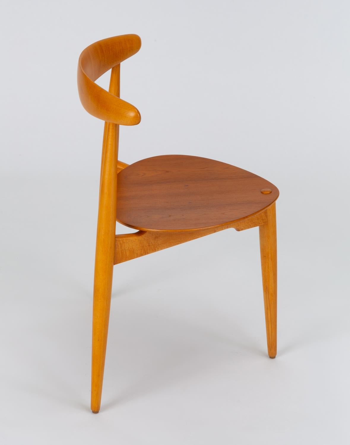 Set of Four “Hjertstolen” Dining Chairs by Hans Wegner for Fritz Hansen 2