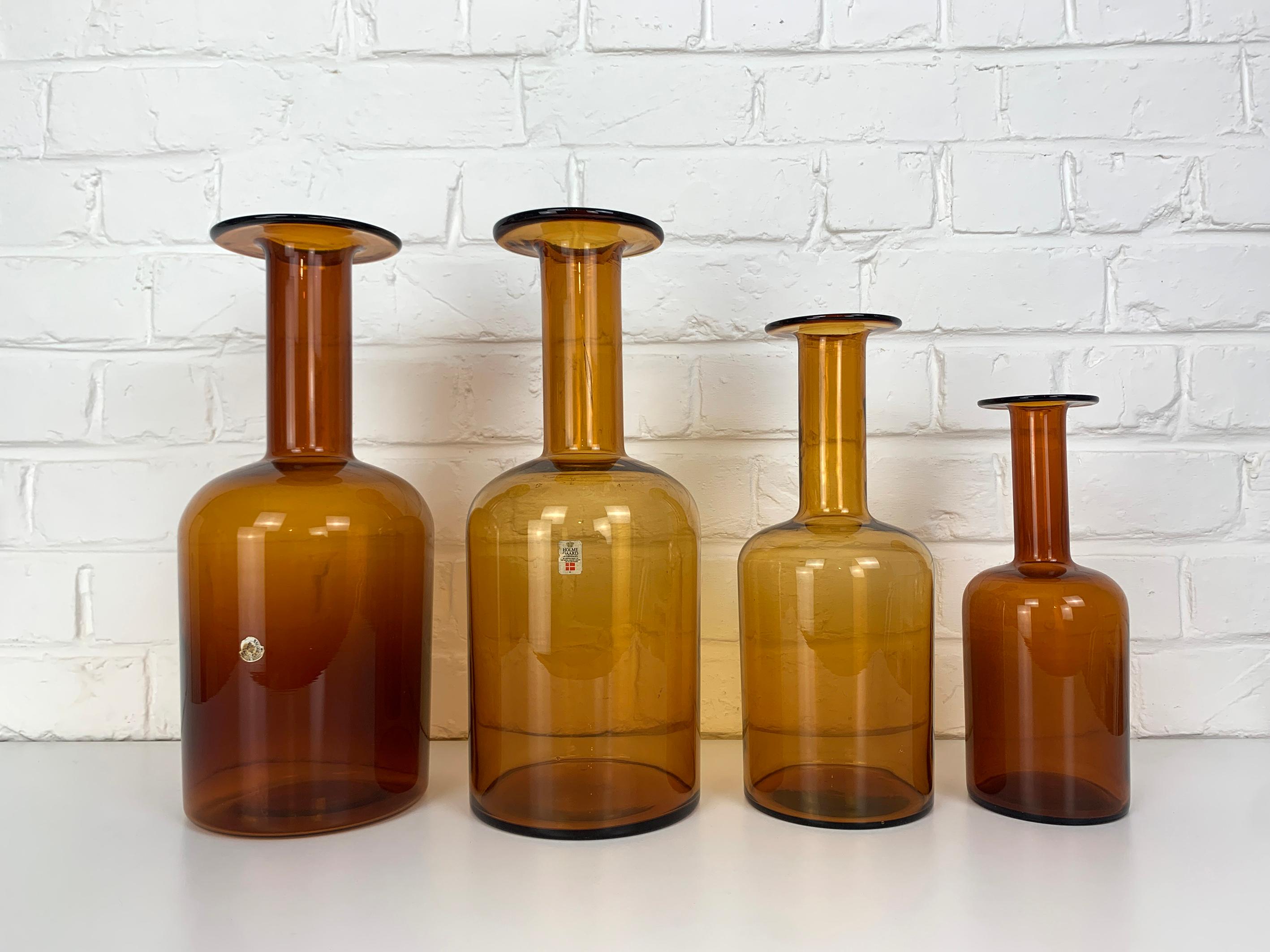 Set of Four Holmegaard Gulv Vases by Otto Brauer in Amber In Good Condition For Sale In Vorst, BE