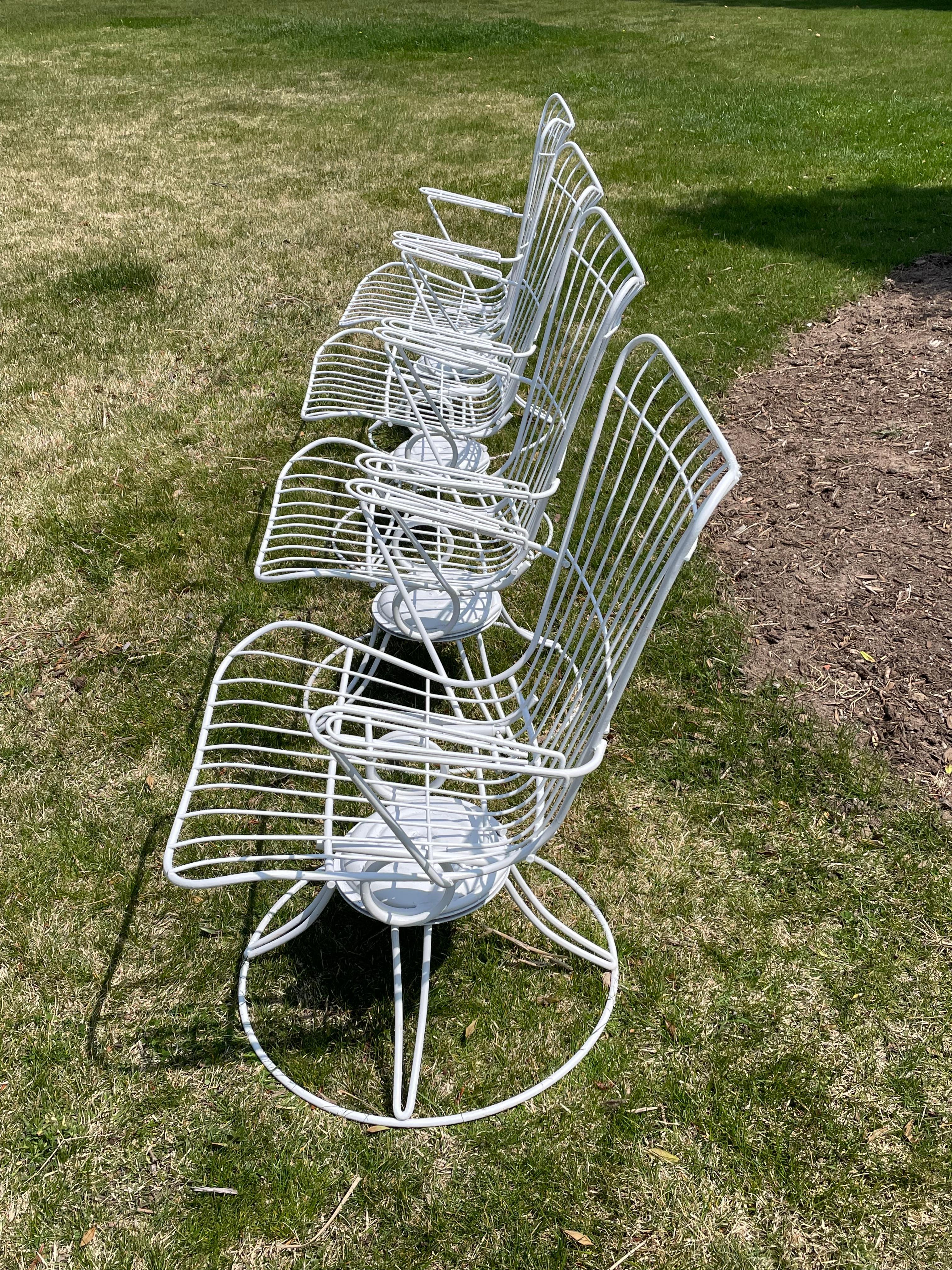 Juego de cuatro Homecrest  Sillas de exterior mecedoras giratorias en venta 5