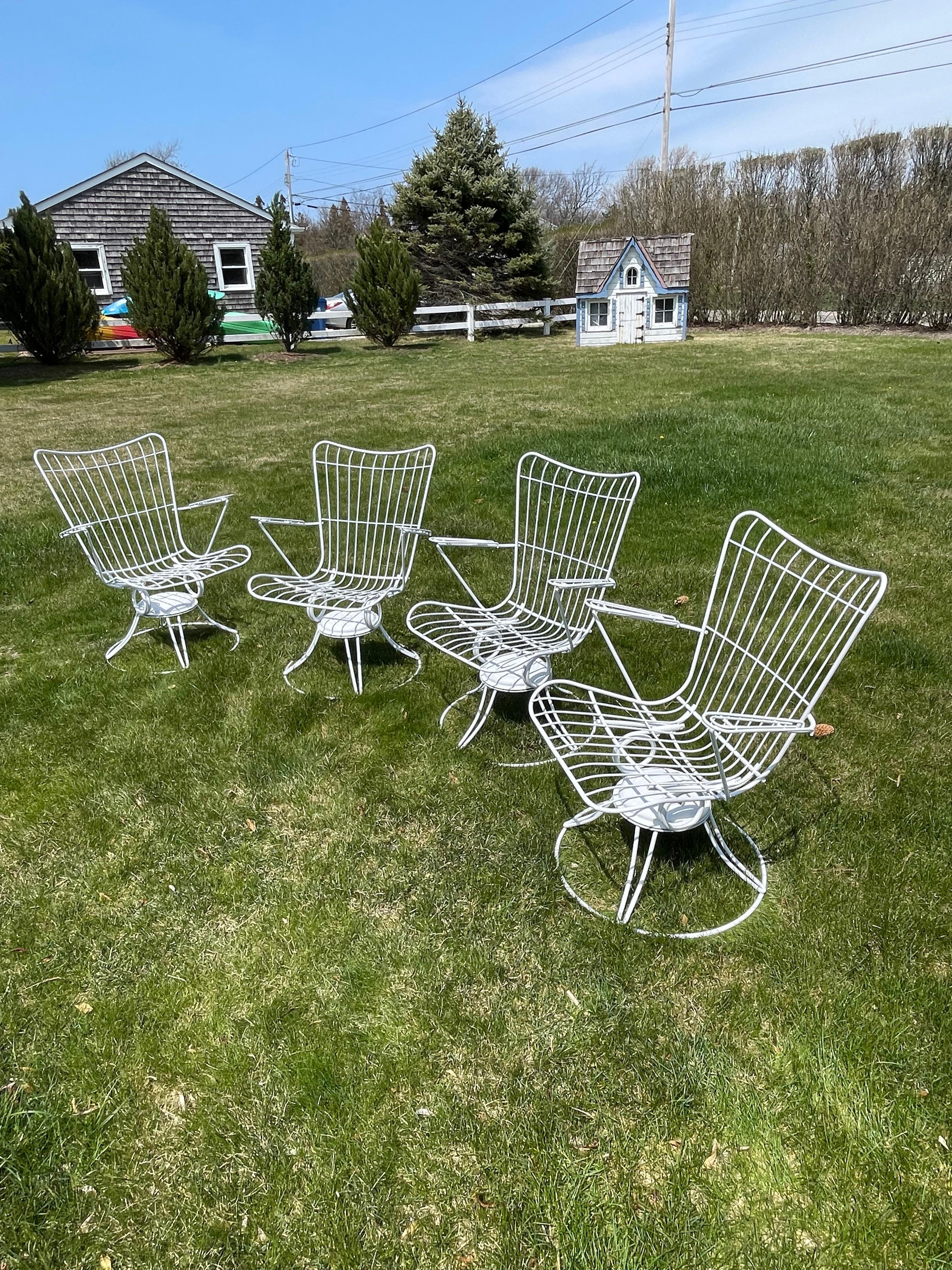 Juego de cuatro Homecrest  Sillas de exterior mecedoras giratorias en venta 11