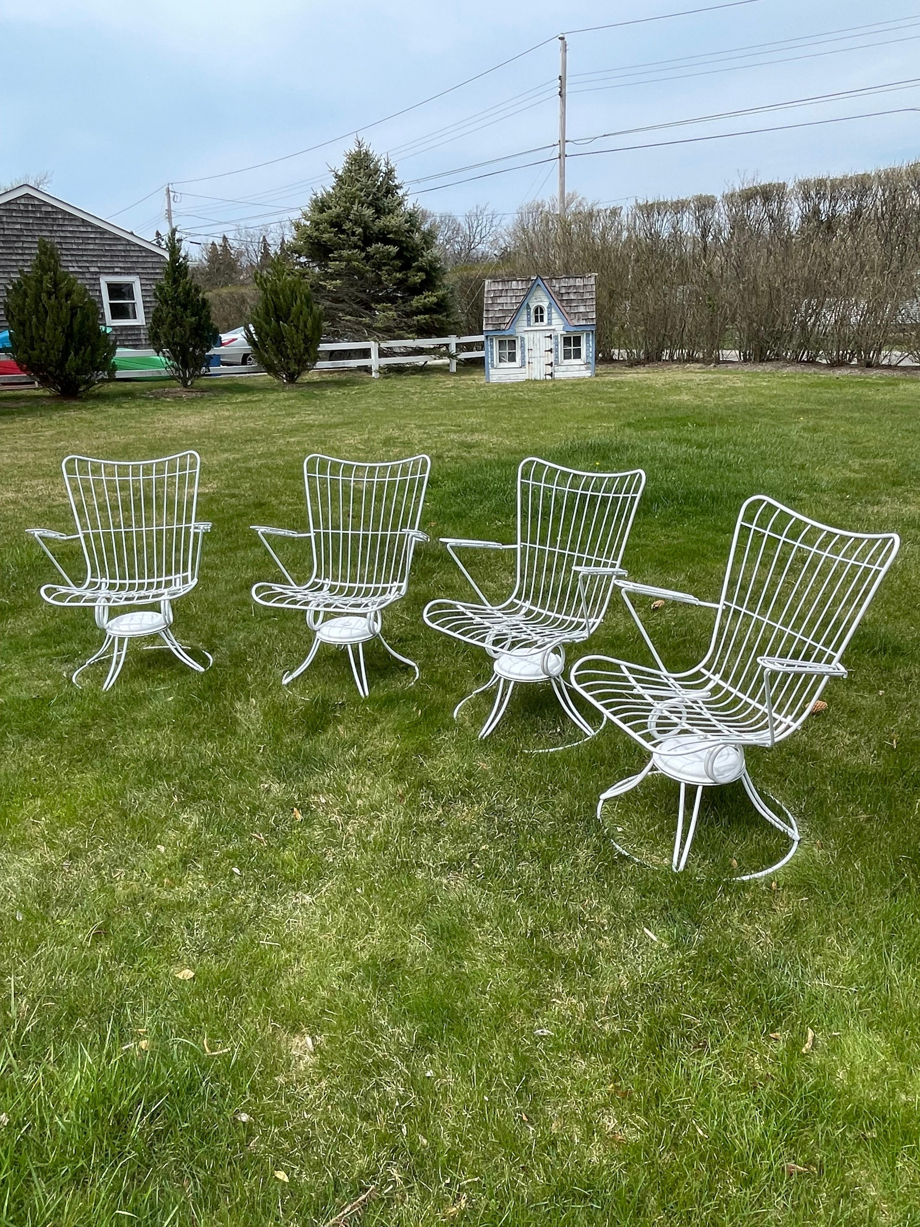 Juego de cuatro Homecrest  Sillas de exterior mecedoras giratorias en Bueno estado para la venta en New York, NY
