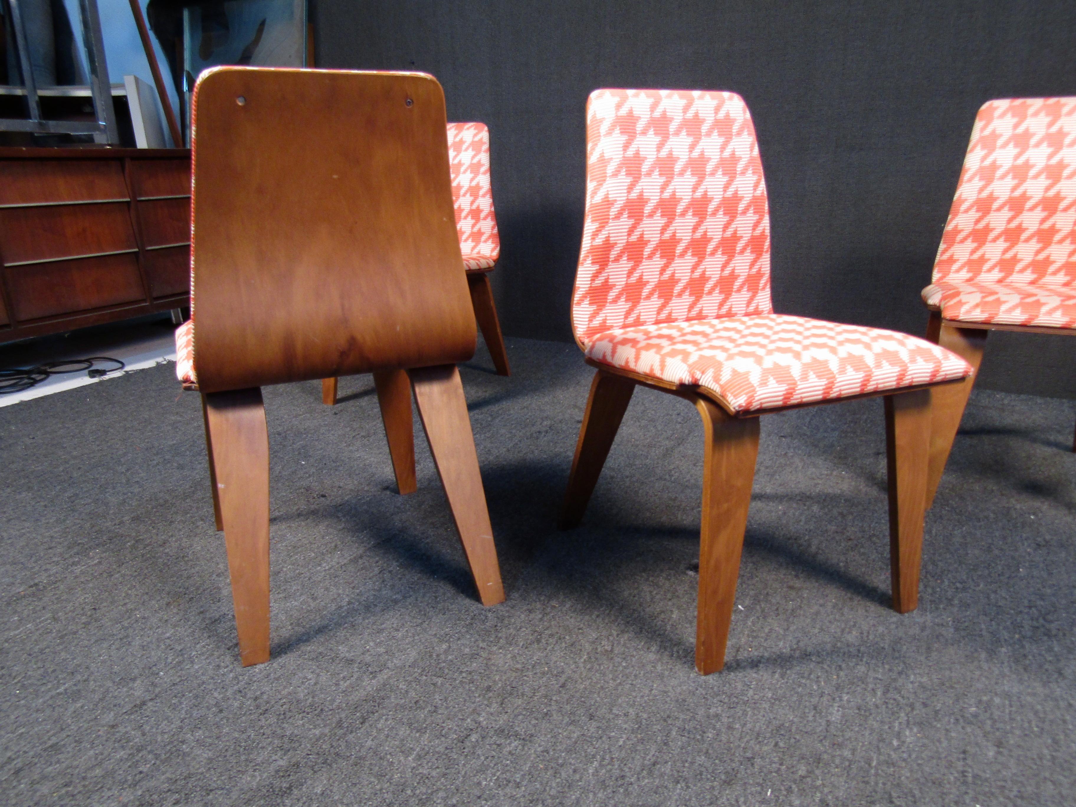 Set of Four Hounds-Tooth Bentwood Dining Chairs In Good Condition In Brooklyn, NY