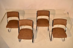 Ensemble de quatre chaises Howell en chrome à piétement luge, vers les années 1960