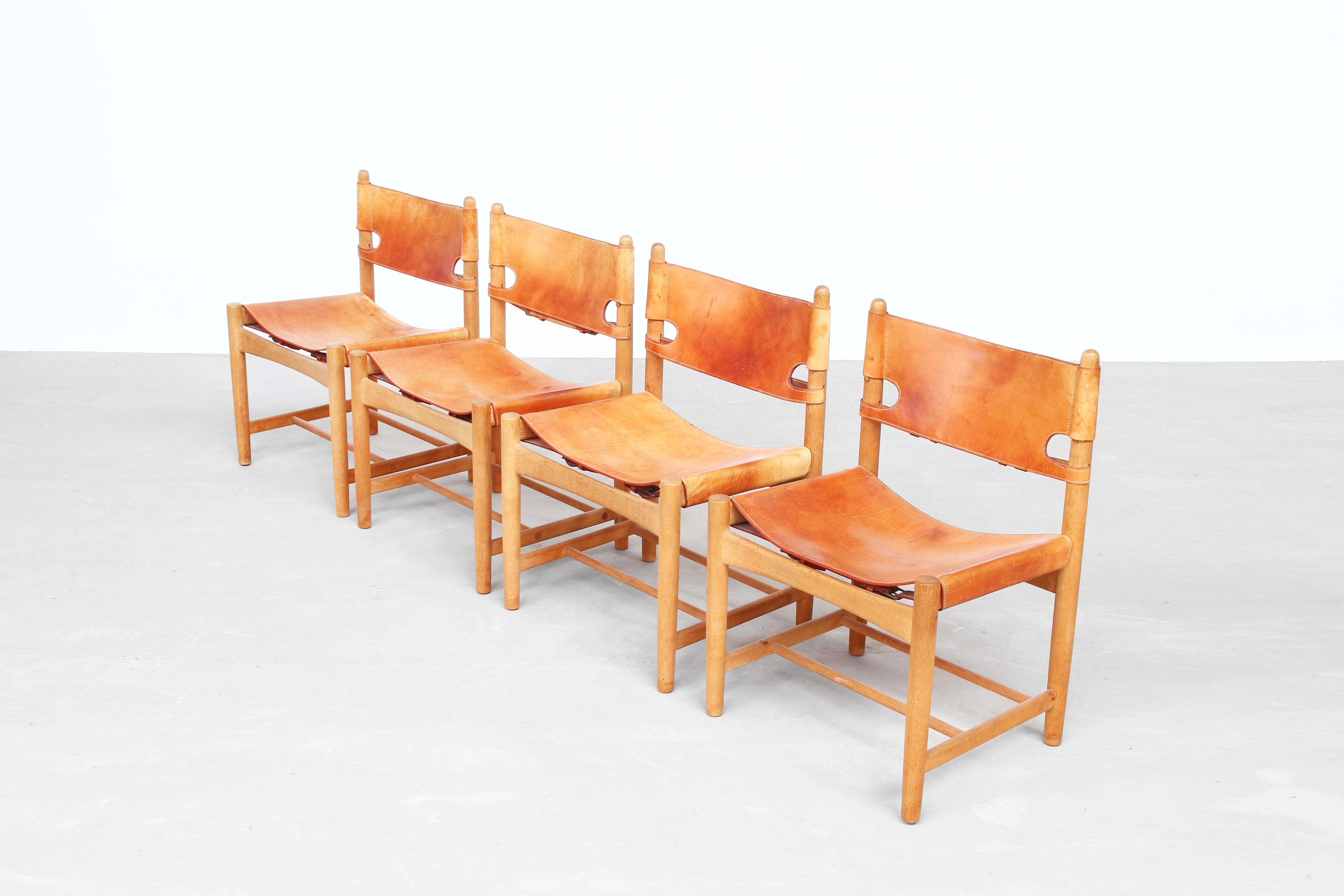 Set of Four Hunting Dining Chairs 3237 by Børge Mogensen for Fredericia Denmark  4
