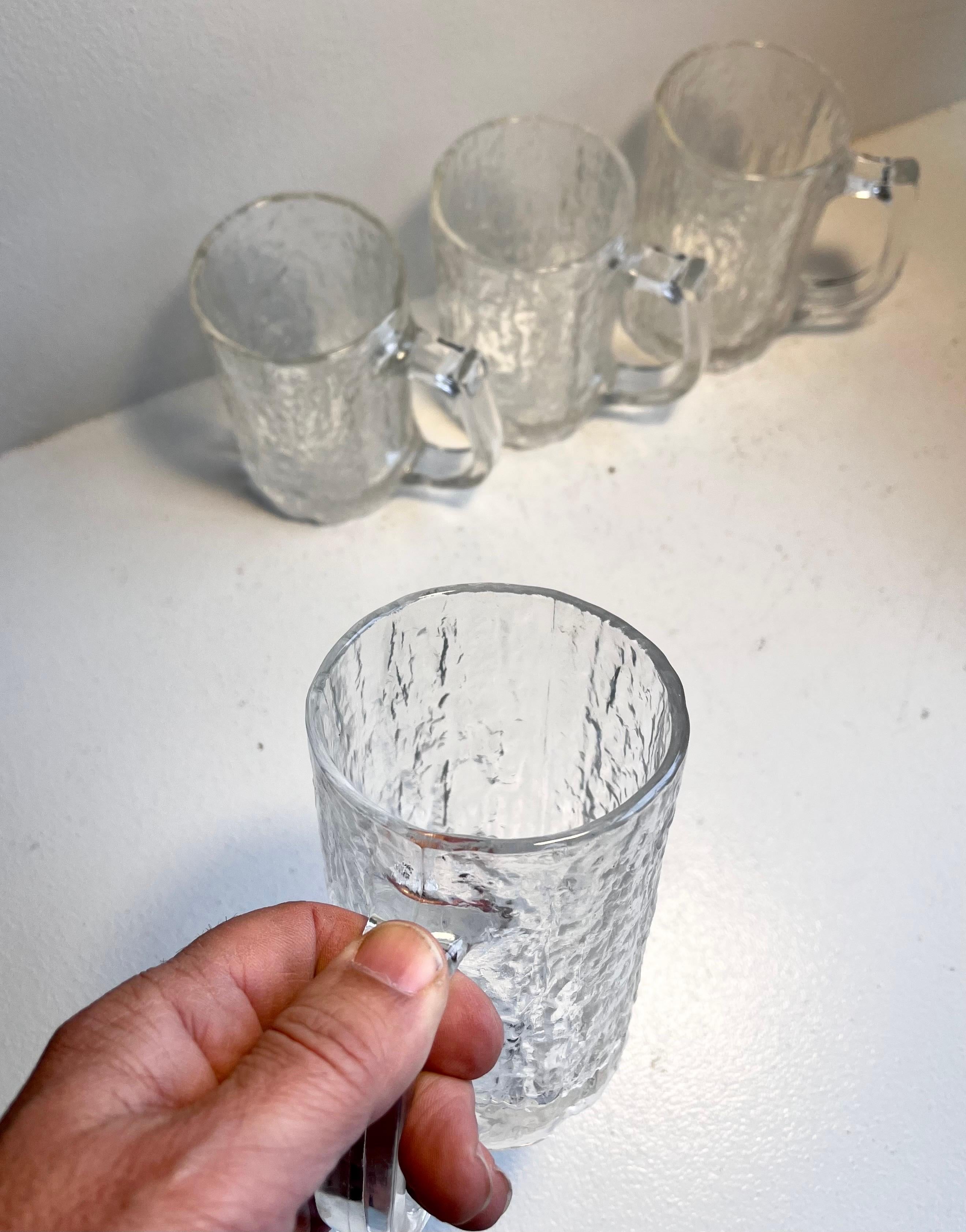 Juego de cuatro jarras de cerveza 