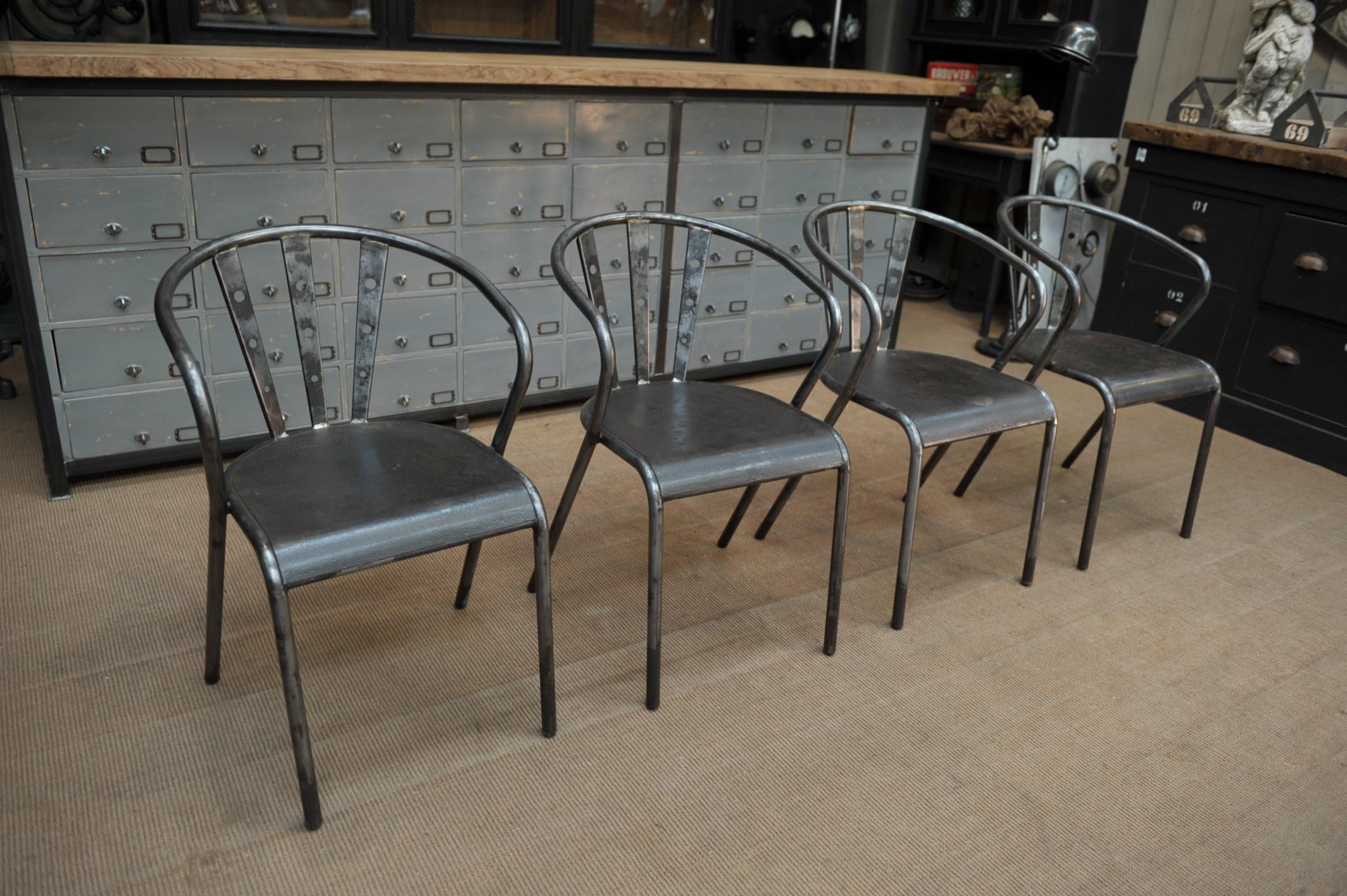 Set of Four Industrial Iron Chairs, circa 1950 In Good Condition For Sale In Roubaix, FR