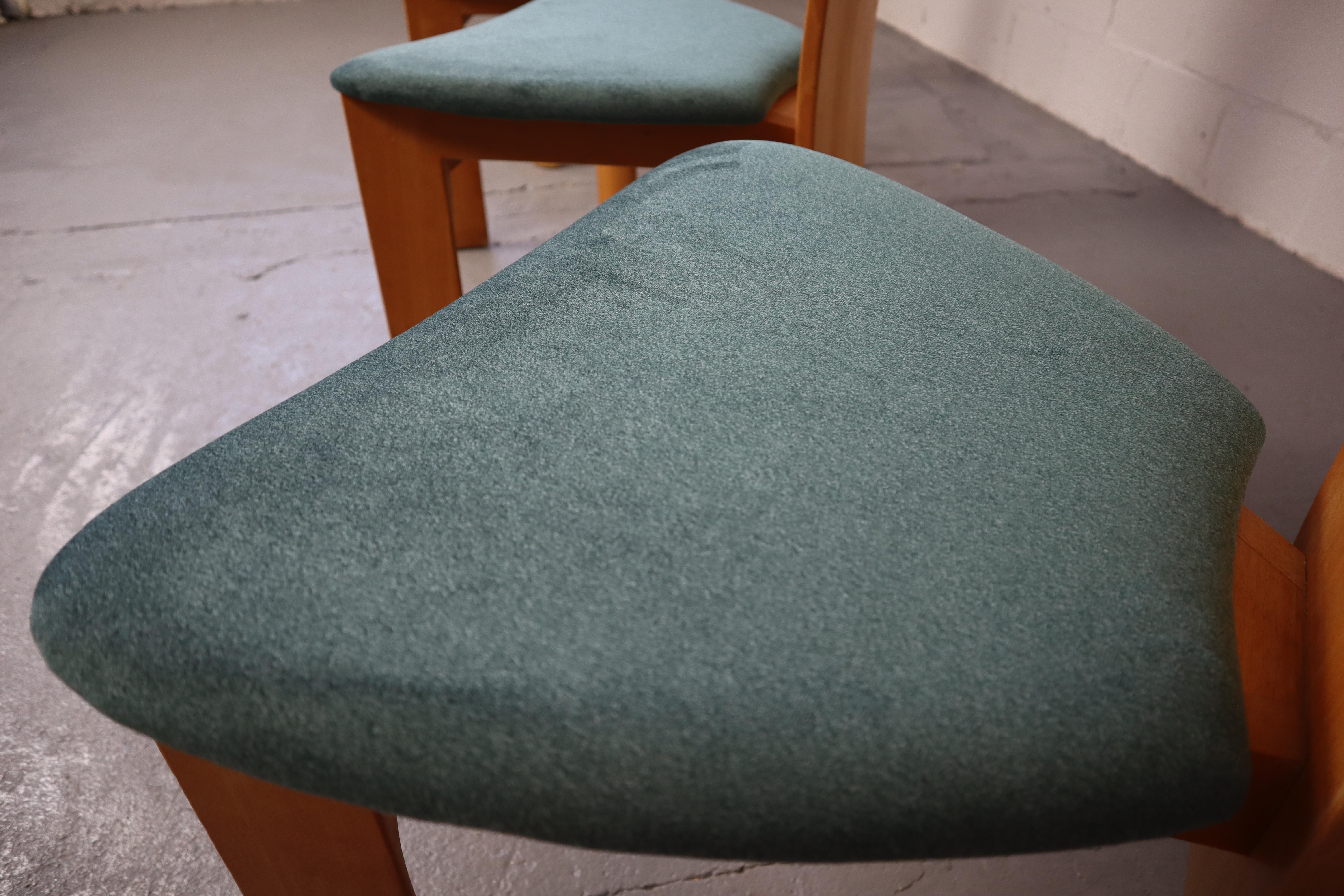 Satz von vier Stühlen „Iris“ von Bob Van den Berghe für Tranekaer Furniture, Dänemark im Angebot 7