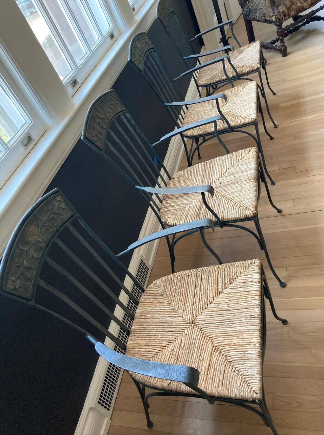 Ensemble de quatre chaises italiennes du milieu du siècle en fer et en jonc Bon état - En vente à New York, NY