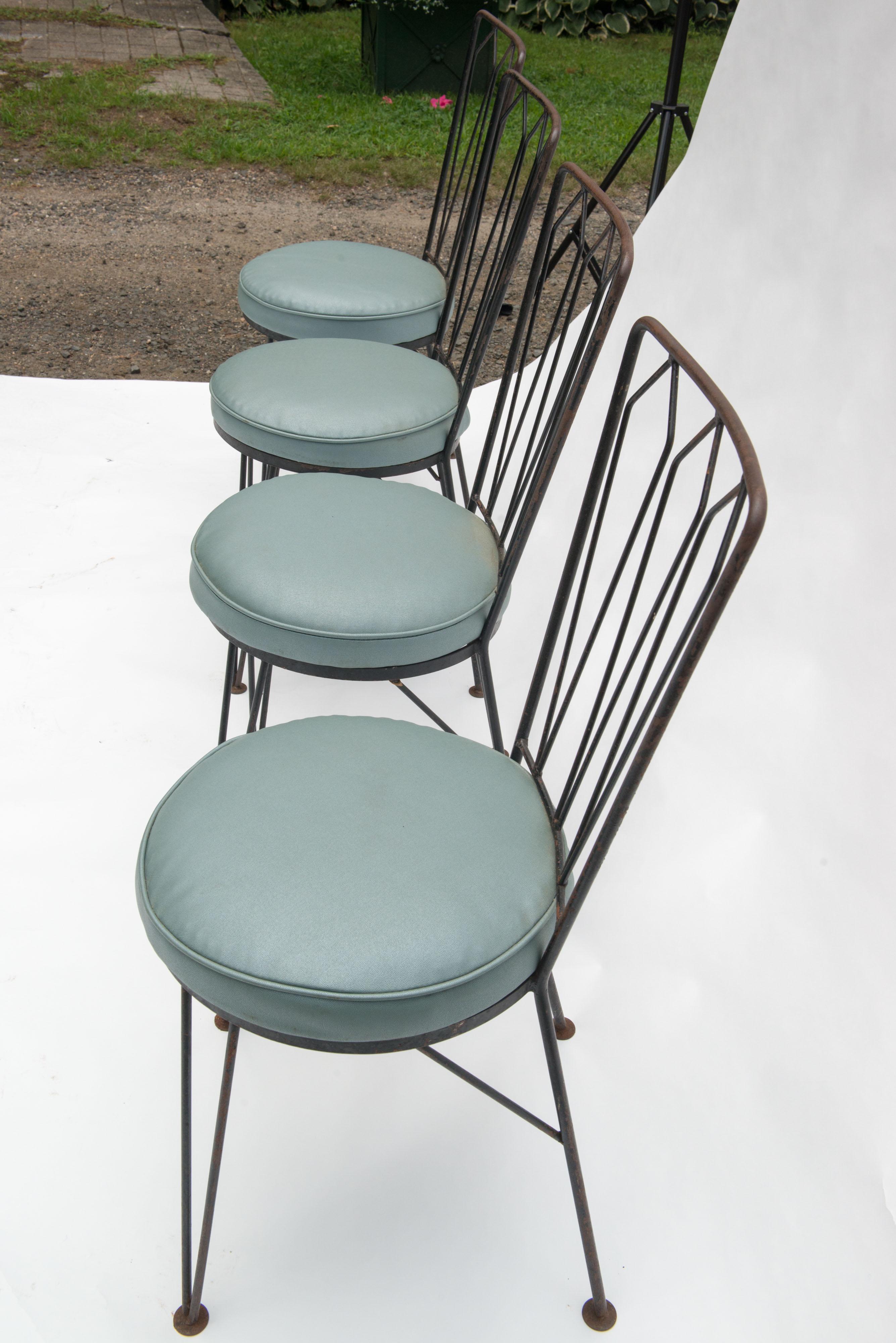 Set of Four Iron Mid-Century Dining Chairs by Woodard For Sale 4