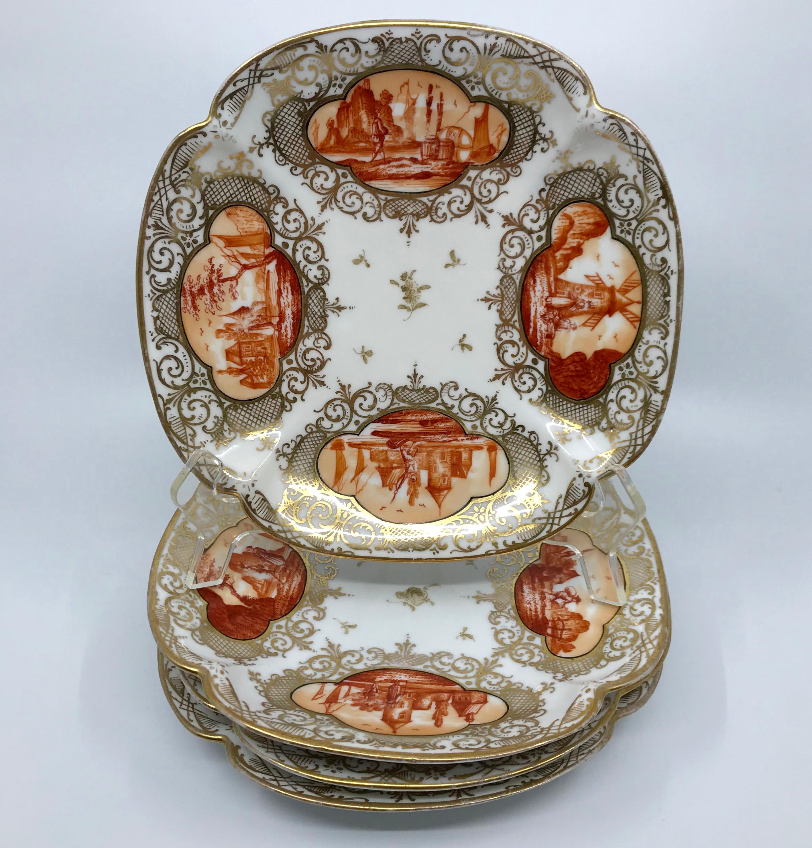 Porcelaine Ensemble de quatre assiettes peintes en orange et doré en vente