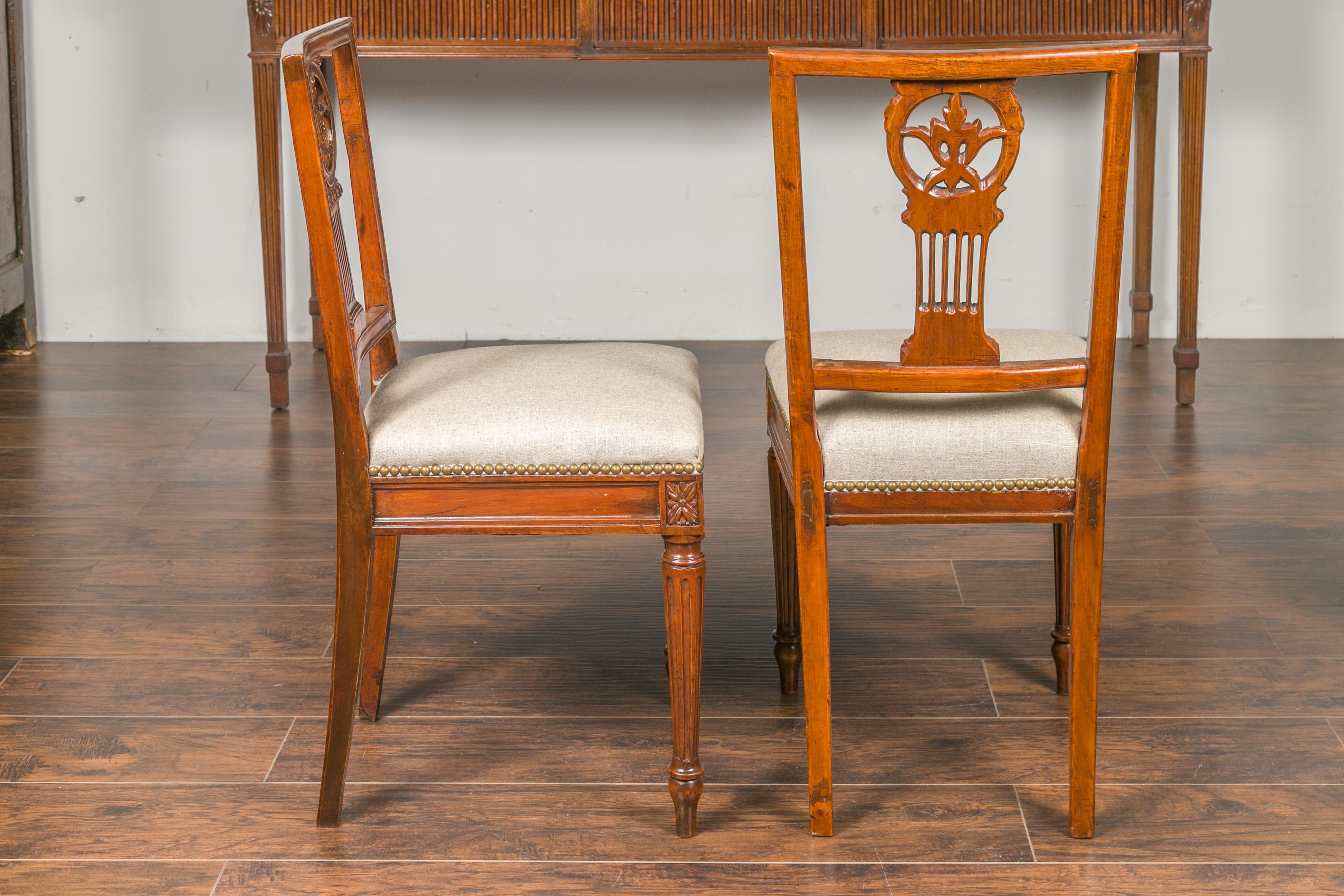 Set of Four Italian 1820s Neoclassical Dining Room Chairs with Carved Splats For Sale 8