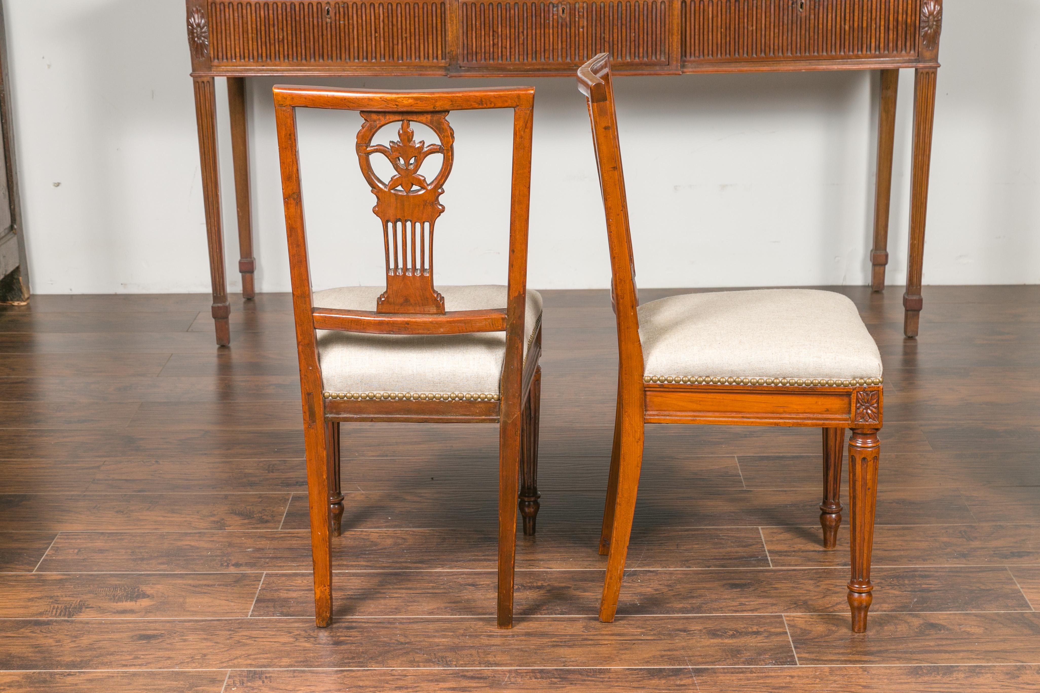 Set of Four Italian 1820s Neoclassical Dining Room Chairs with Carved Splats For Sale 9