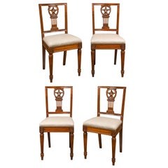 Set di quattro sedie da sala da pranzo neoclassiche italiane del 1820 con stecche intagliate