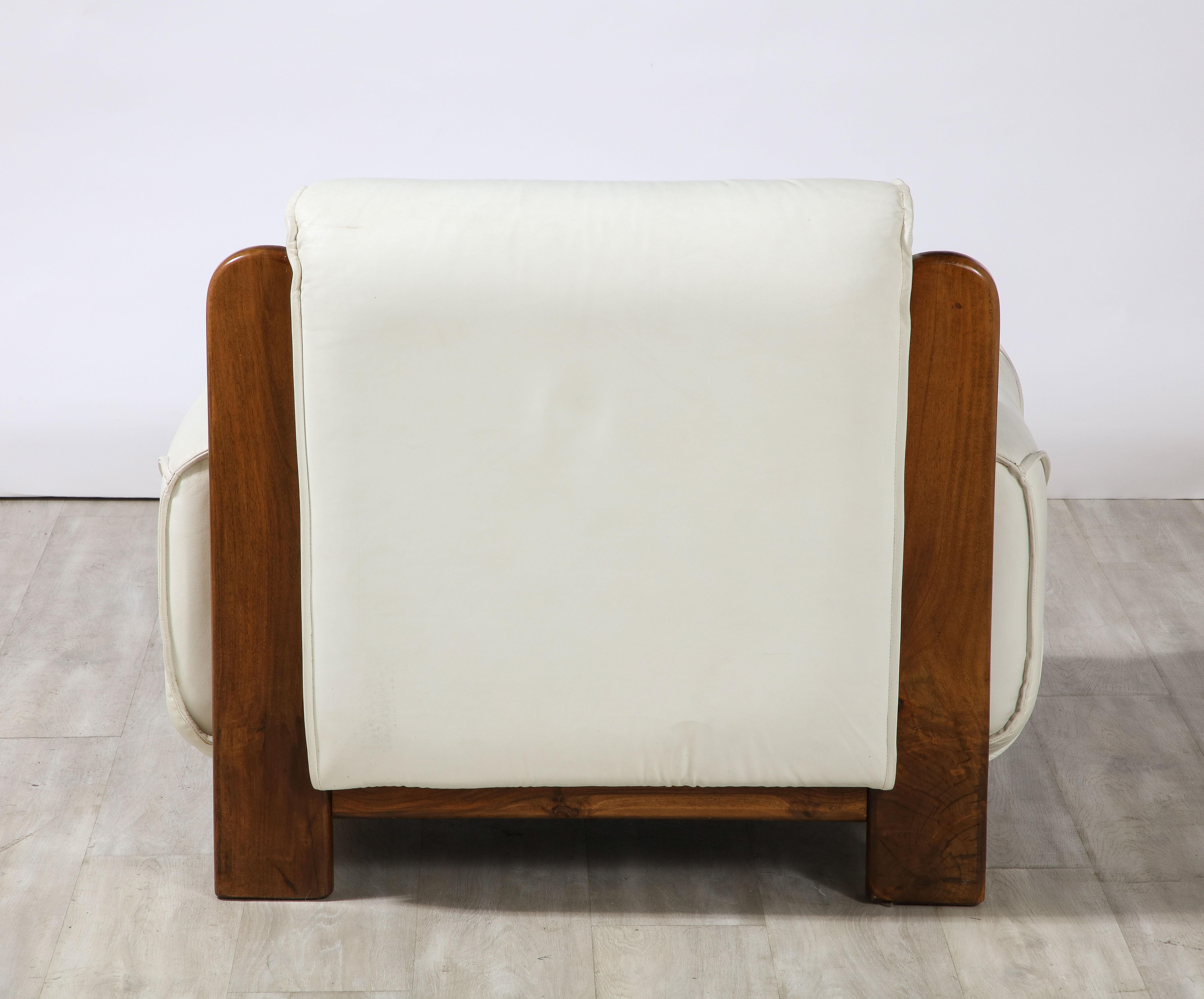 Set of Four Italian 1970's Walnut and White Leather Lounge Chairs  For Sale 9