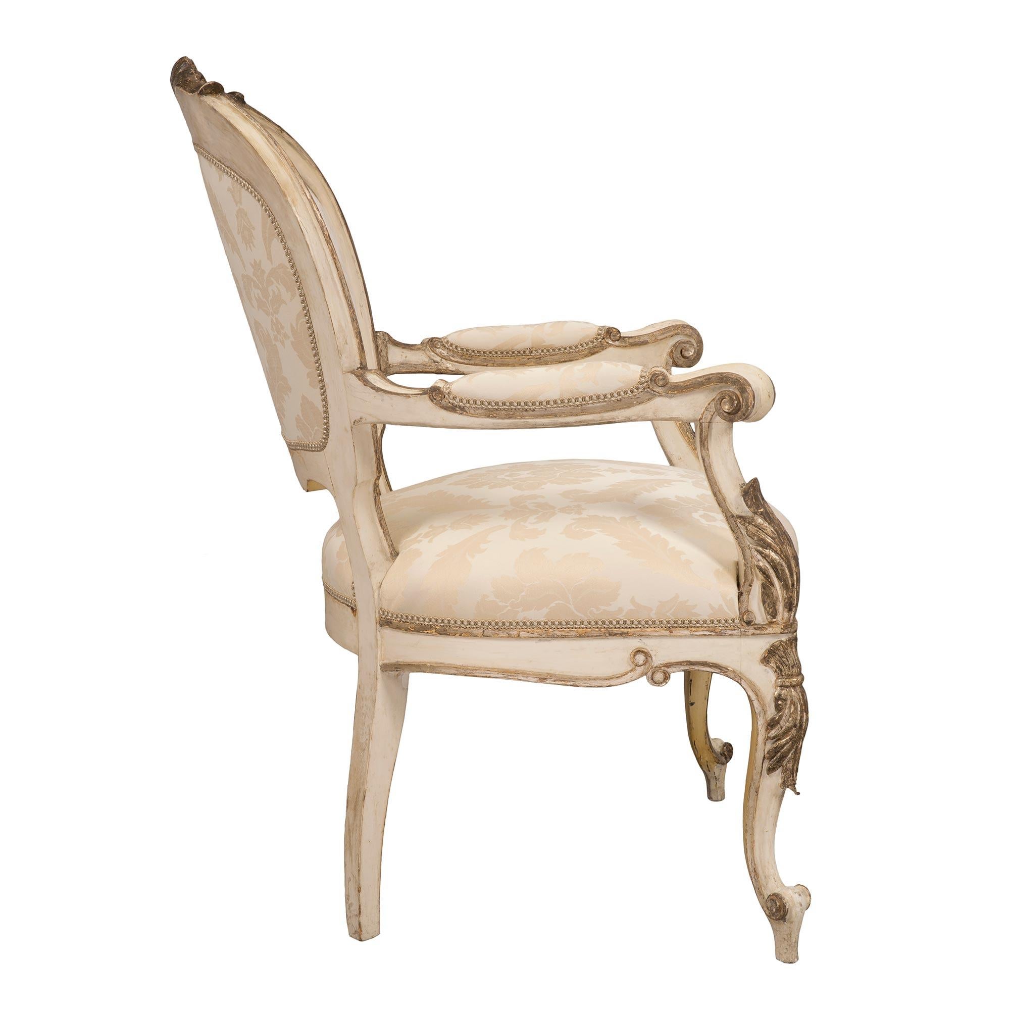 Ensemble de quatre fauteuils italiens de style Louis XV du 19ème siècle Bon état - En vente à West Palm Beach, FL