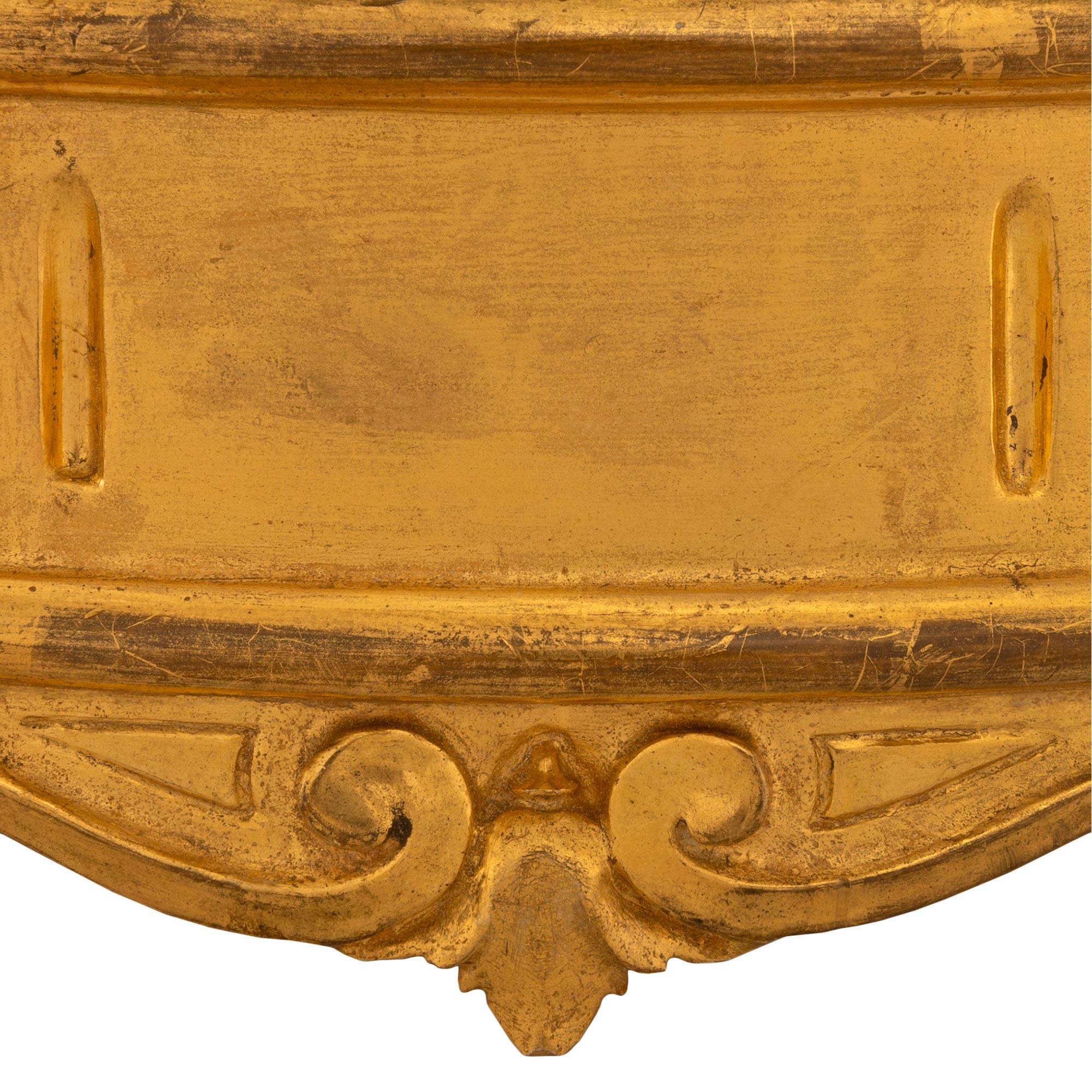 Satz von vier italienischen runden vergoldeten Holzbänken im Louis-XVI-Stil des 19. Jahrhunderts (Metall) im Angebot