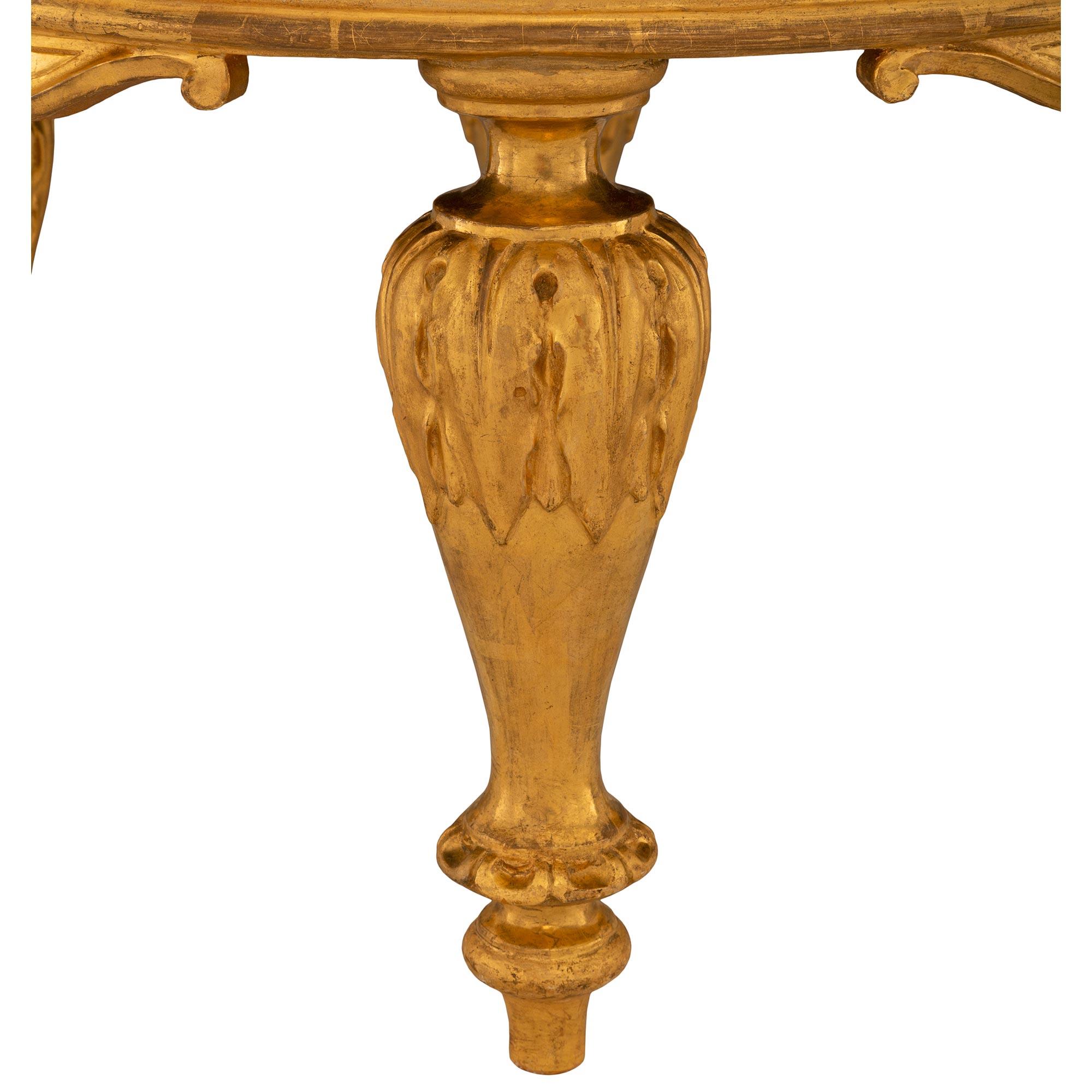 Satz von vier italienischen runden vergoldeten Holzbänken im Louis-XVI-Stil des 19. Jahrhunderts im Angebot 1
