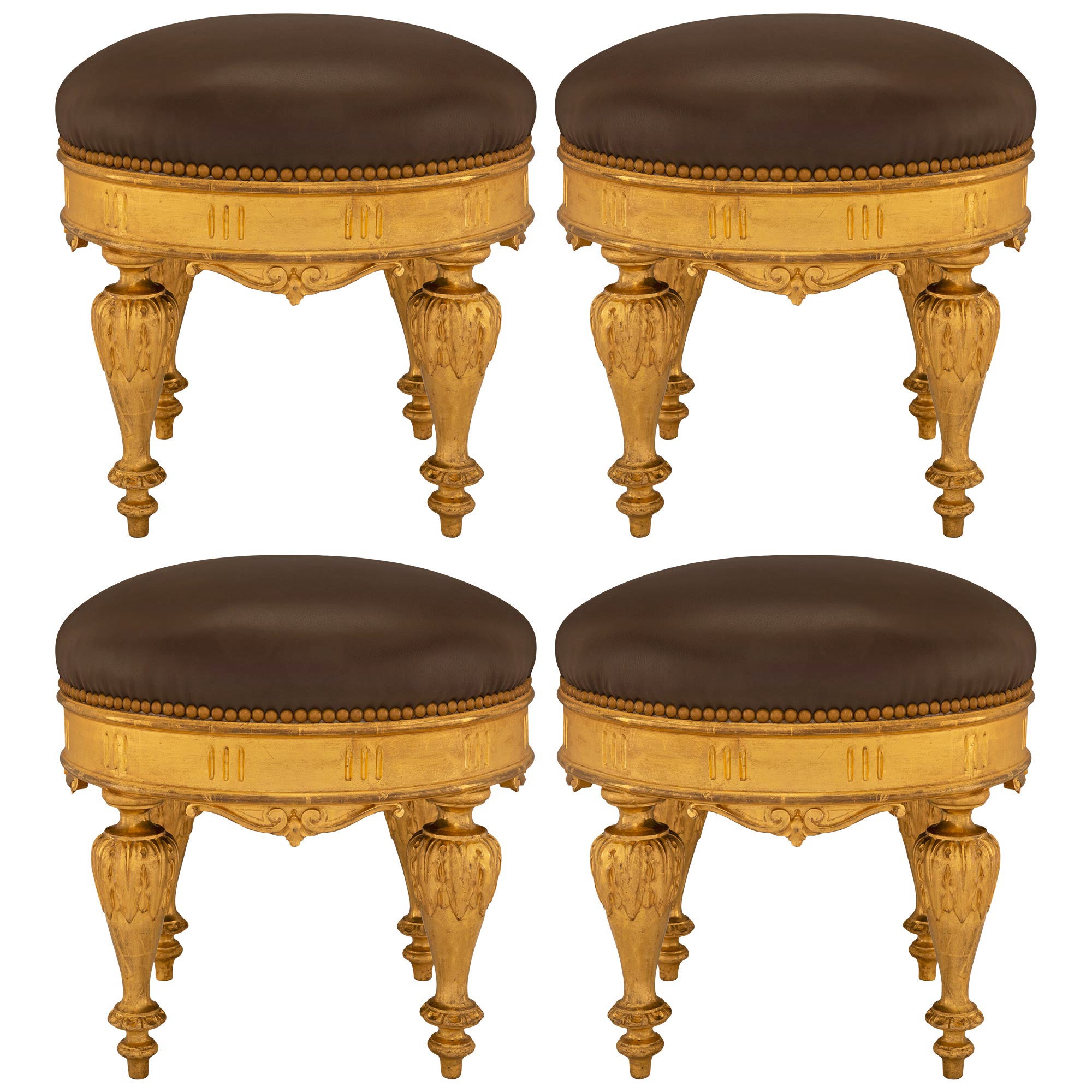 Satz von vier italienischen runden vergoldeten Holzbänken im Louis-XVI-Stil des 19. Jahrhunderts im Angebot