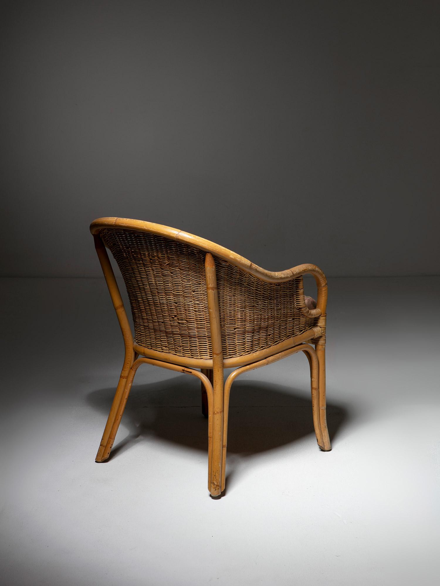 Milieu du XXe siècle Ensemble de quatre fauteuils en osier italien des années 60 en vente