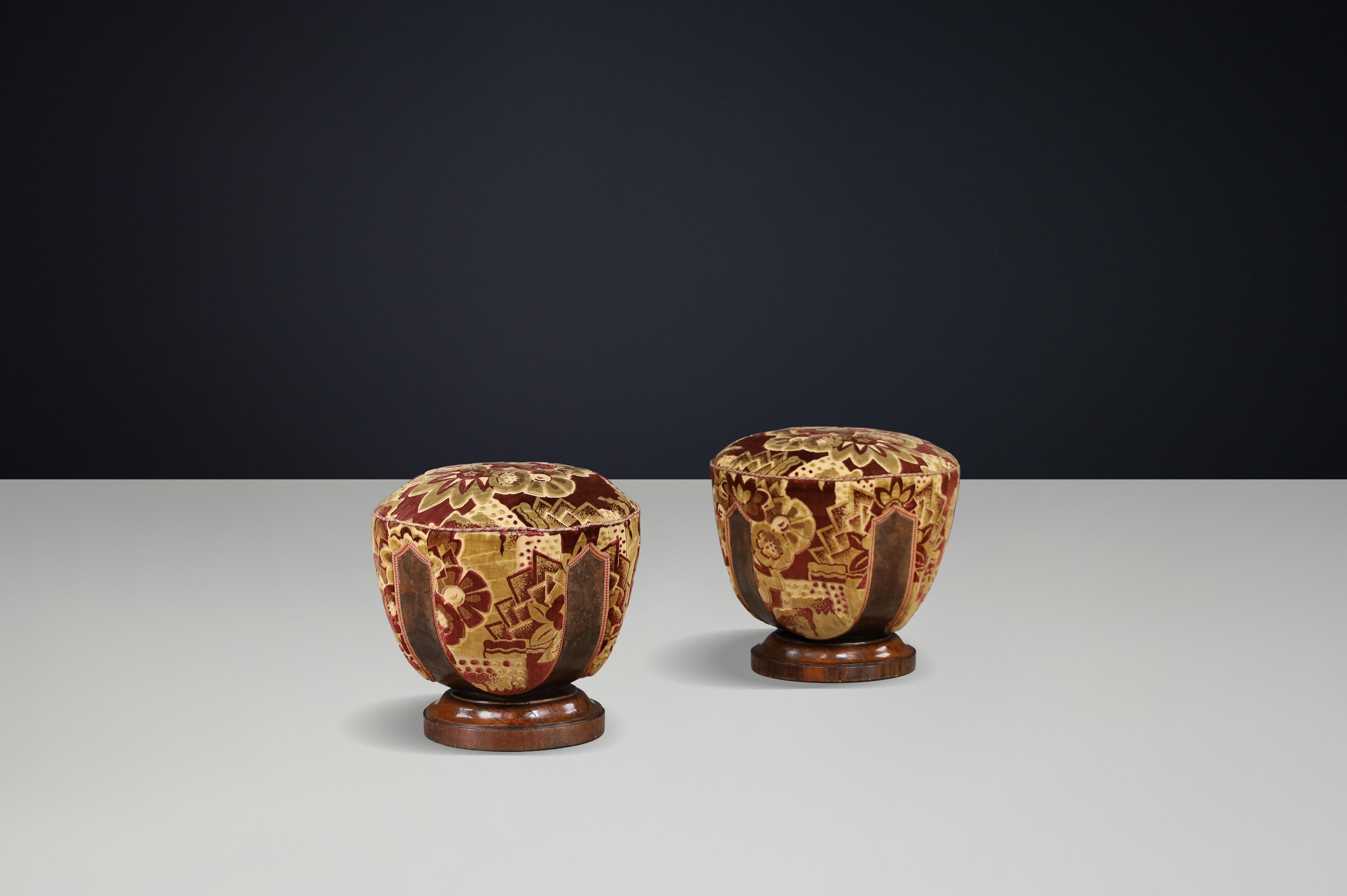Set of Four Italian Art Deco Walnut and Velvet Poufs, Naples, 1930s For Sale 6