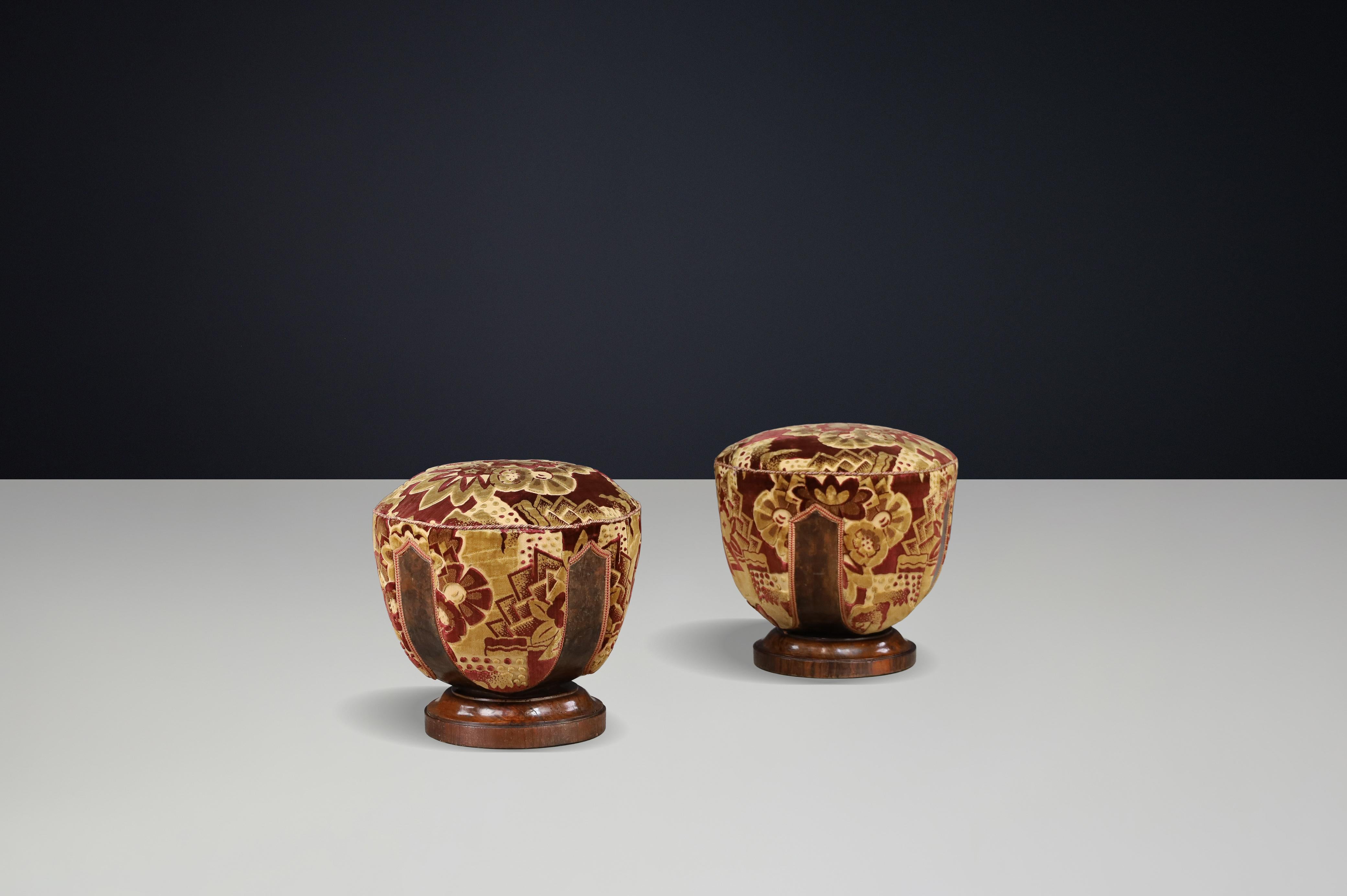 Set of Four Italian Art Deco Walnut and Velvet Poufs, Naples, 1930s For Sale 7