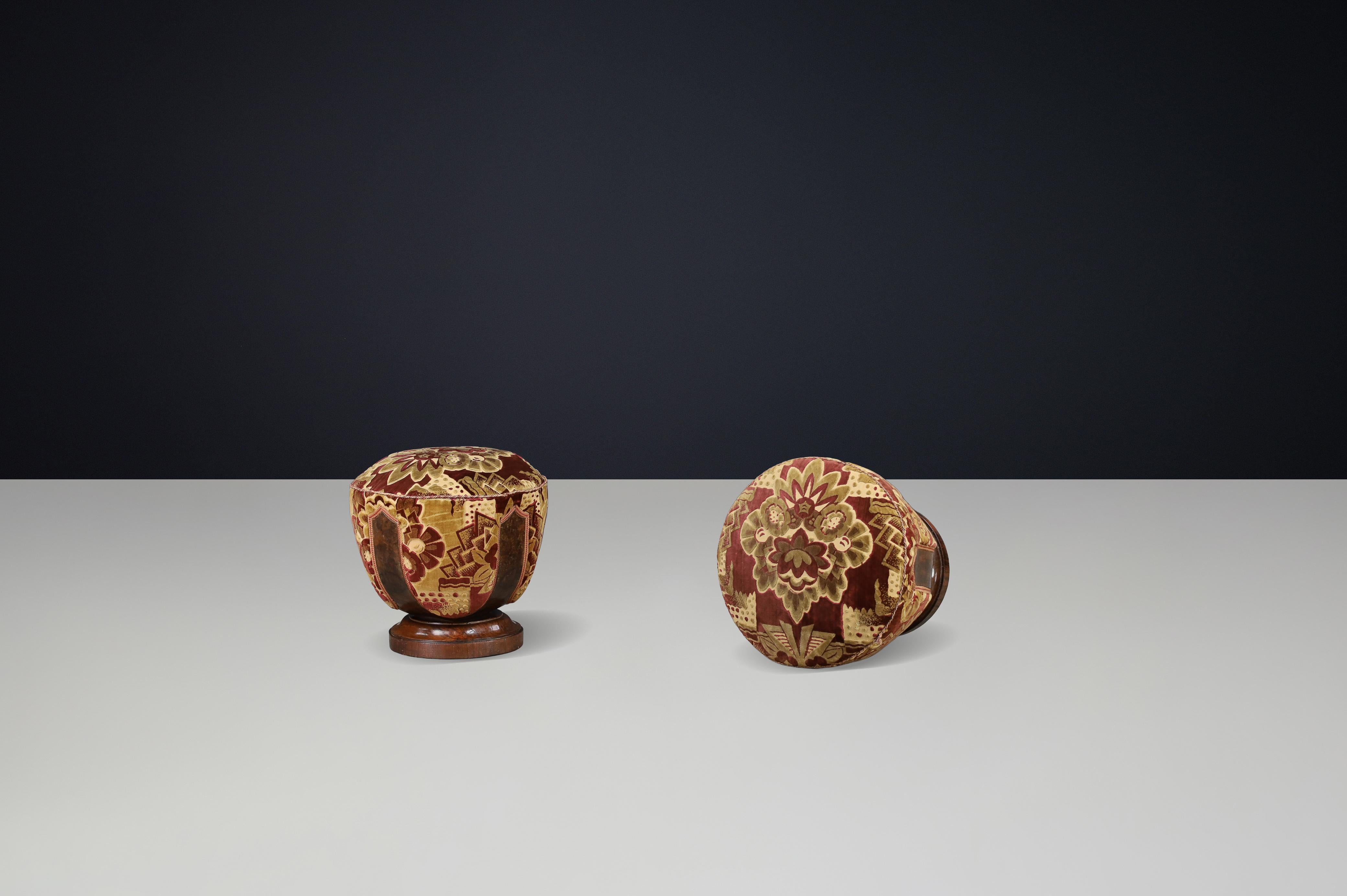 Set of Four Italian Art Deco Walnut and Velvet Poufs, Naples, 1930s For Sale 9
