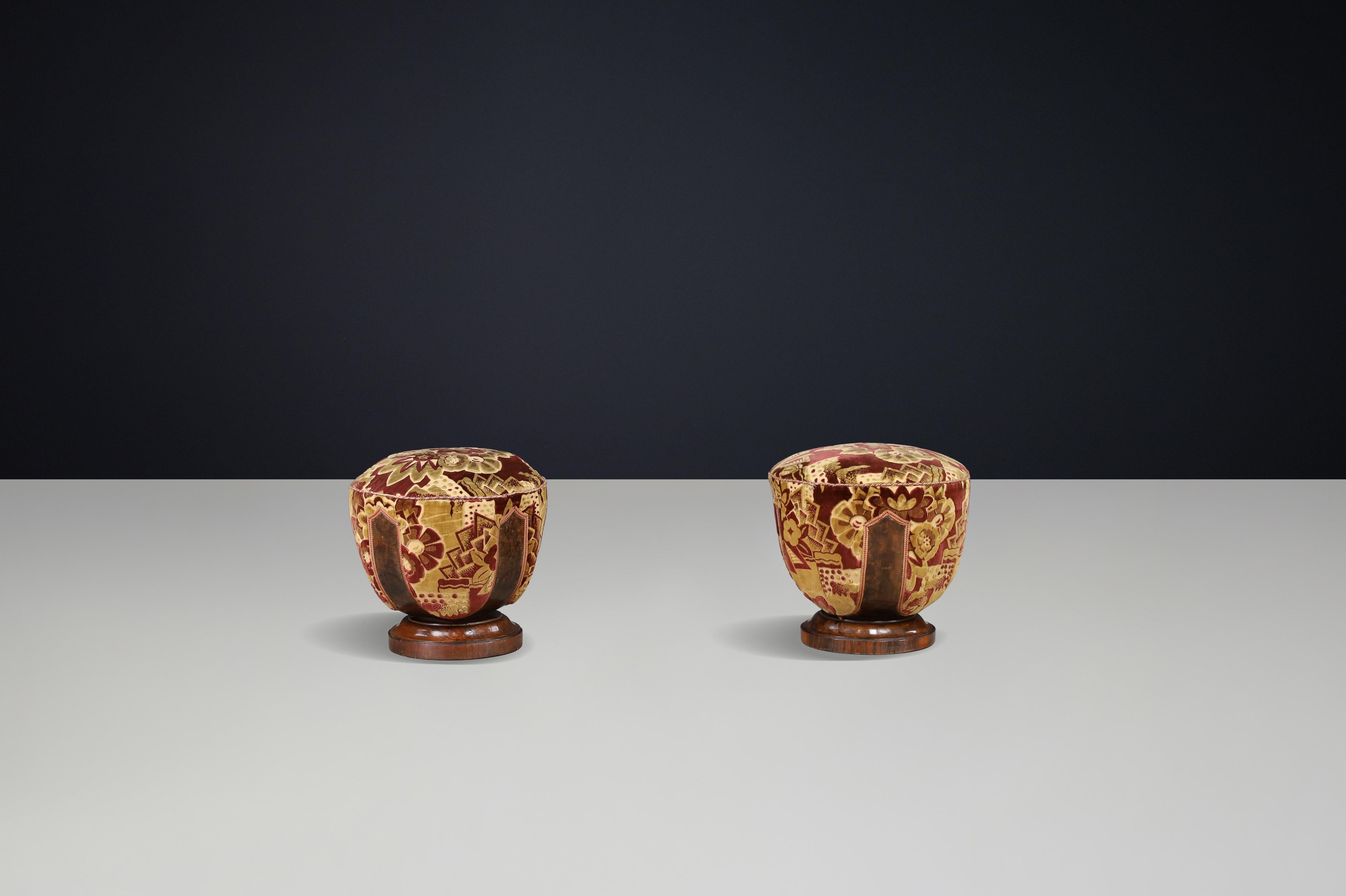 Set of Four Italian Art Deco Walnut and Velvet Poufs, Naples, 1930s For Sale 10