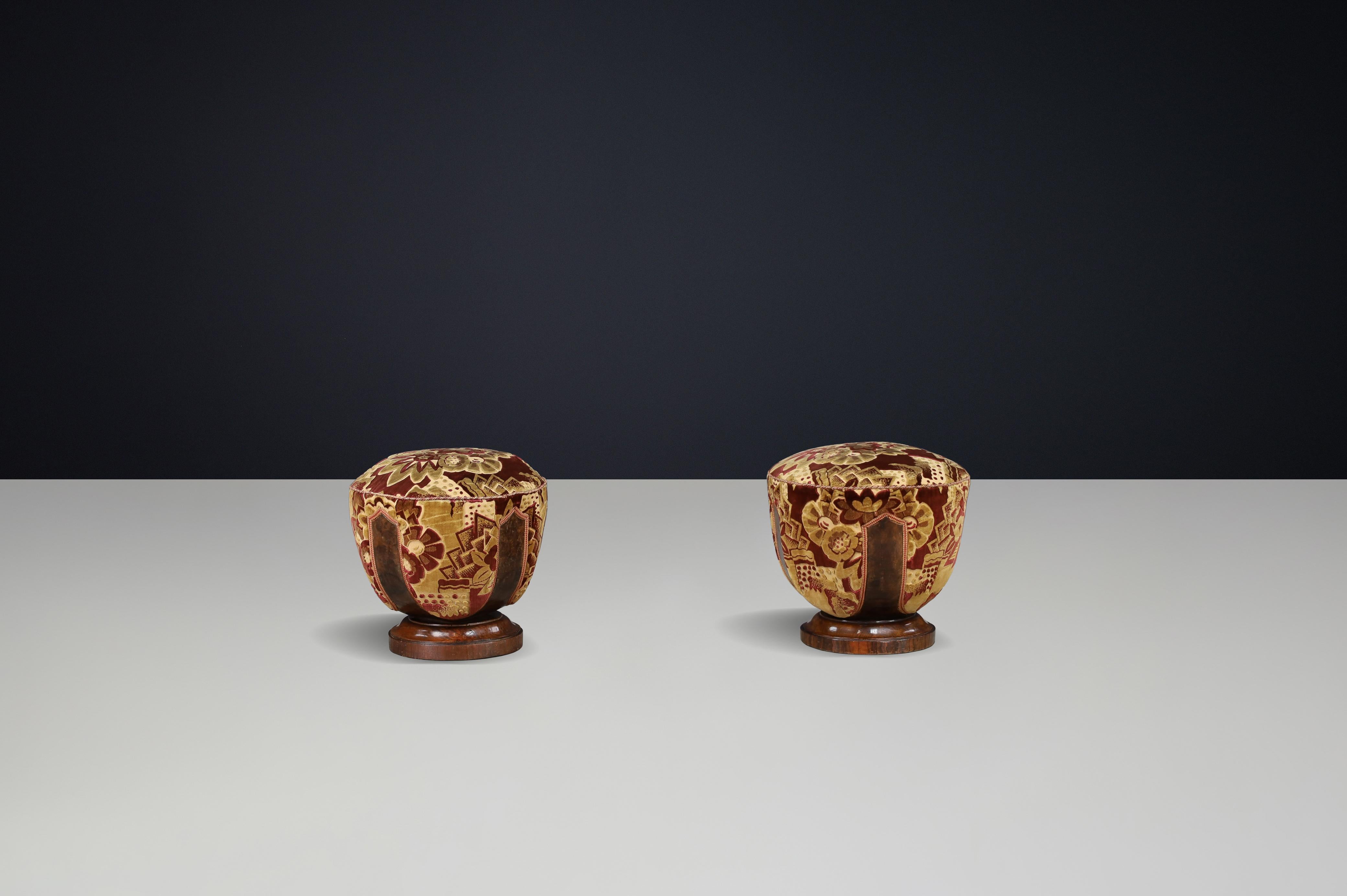Set of Four Italian Art Deco Walnut and Velvet Poufs, Naples, 1930s For Sale 11