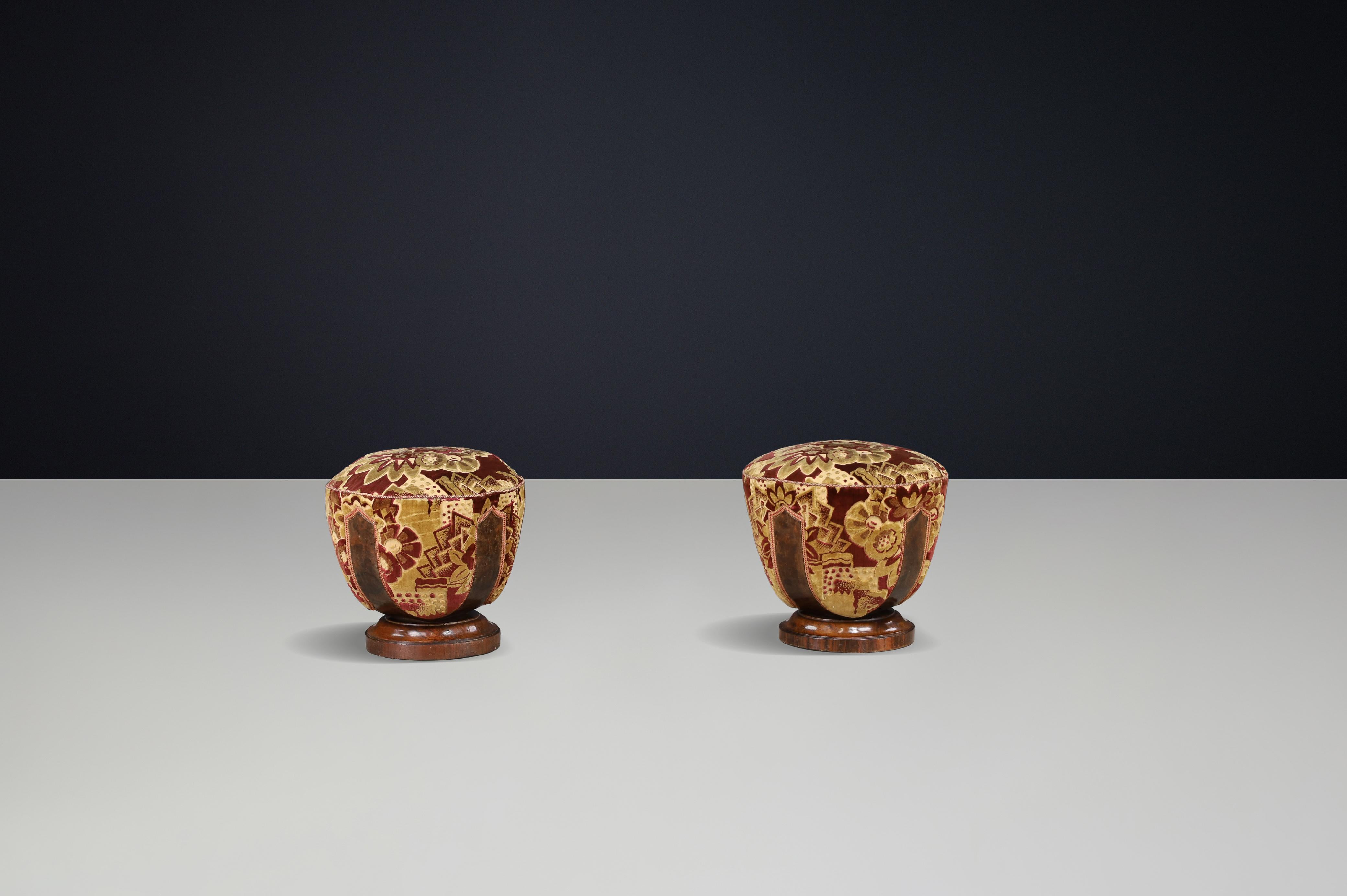 Set of Four Italian Art Deco Walnut and Velvet Poufs, Naples, 1930s For Sale 13