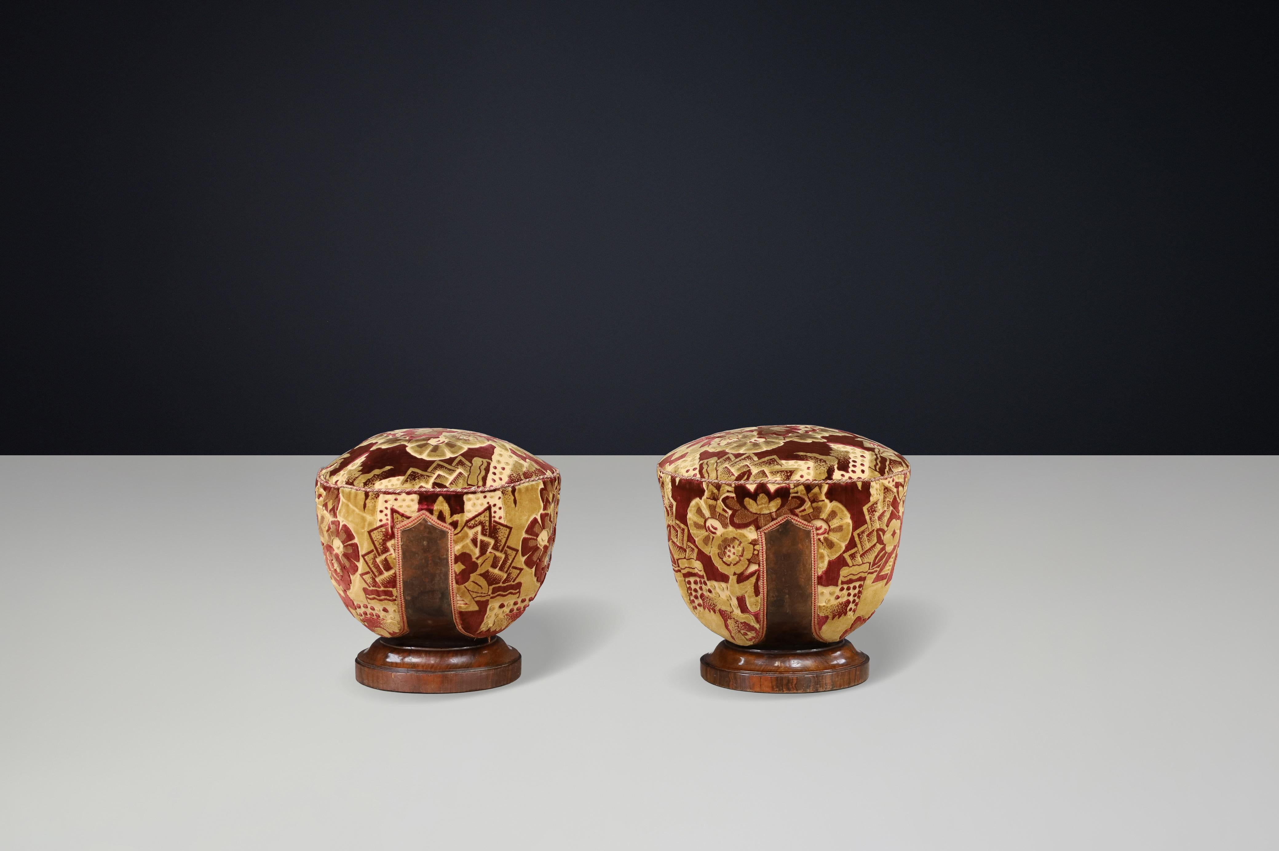 Set of Four Italian Art Deco Walnut and Velvet Poufs, Naples, 1930s For Sale 3
