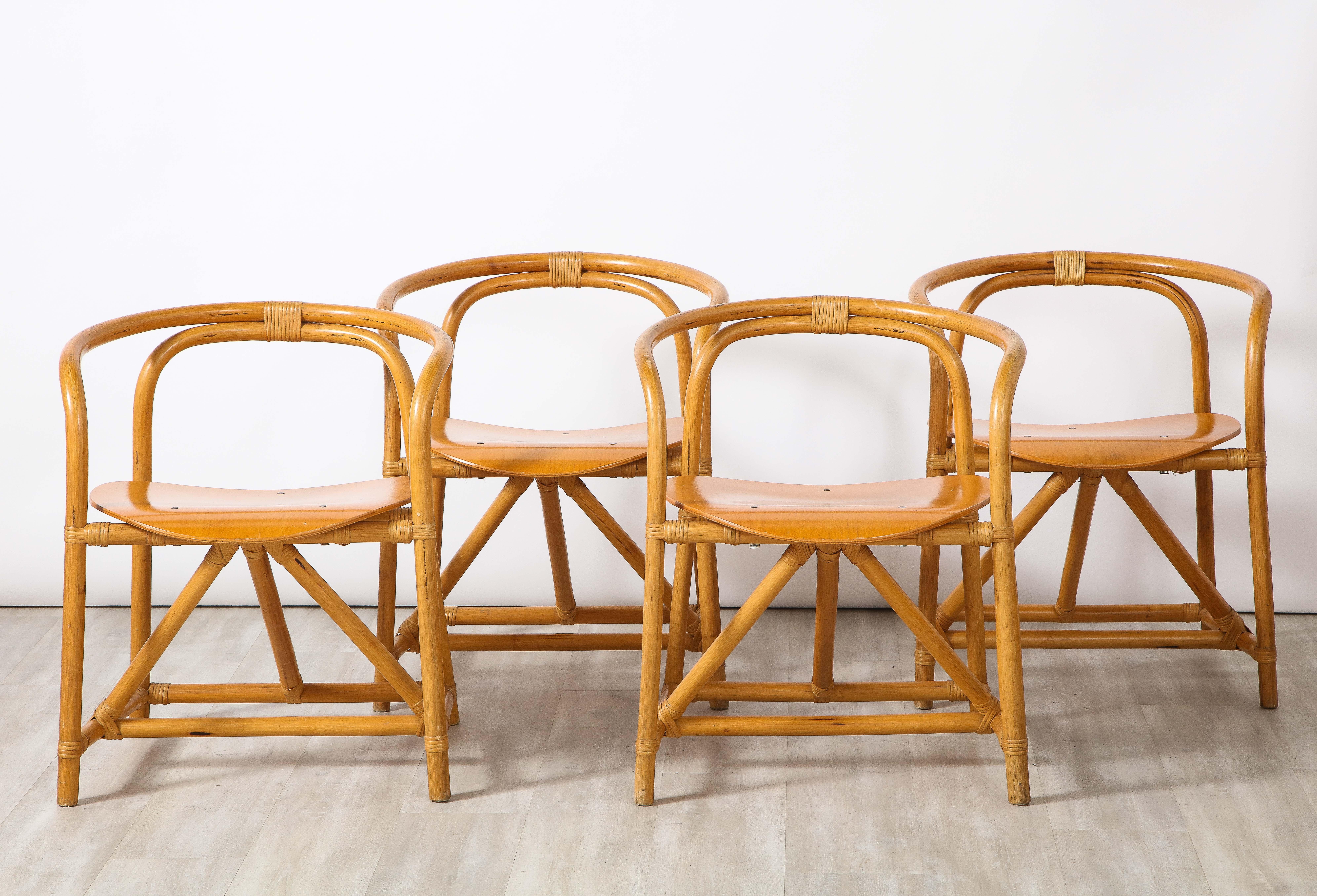 A charming set of four Italian bamboo and wood dining chairs, with curvilinear arms and circular bentwood seat supported by a cross-stretcher and V design.
Italian, circa 1960.
Size: 27 1/2