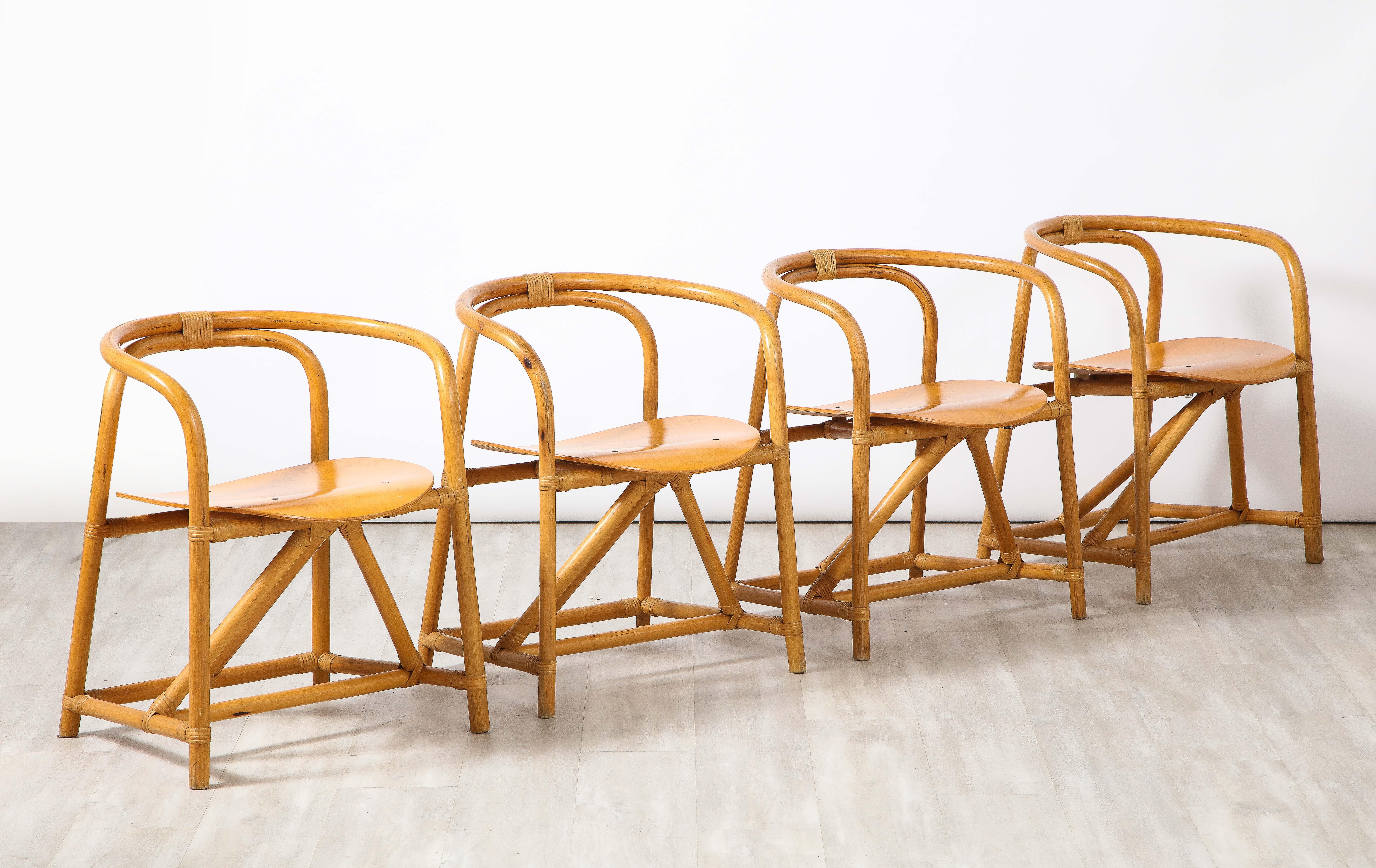 Mid-Century Modern Ensemble de quatre chaises de salle à manger italiennes en bambou et bois en vente