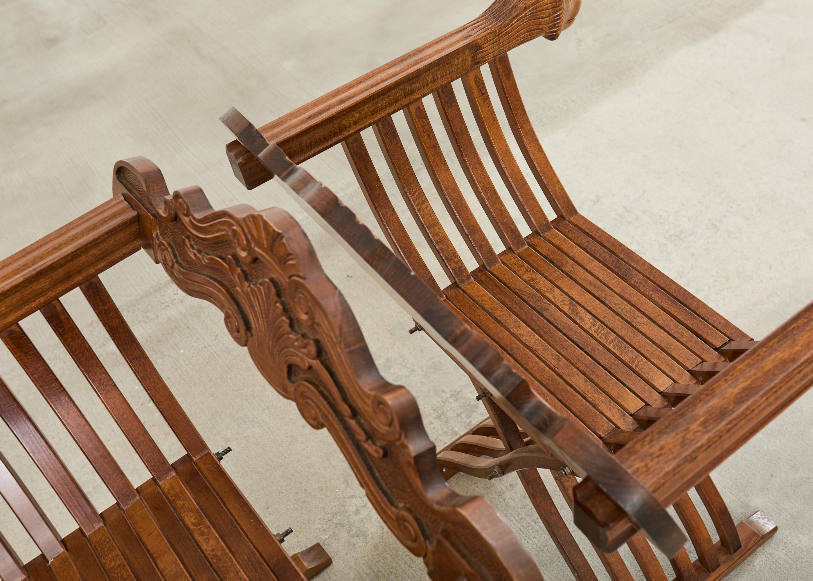 Set di quattro sedie barocche italiane a testa di leone Savonarola in vendita 3